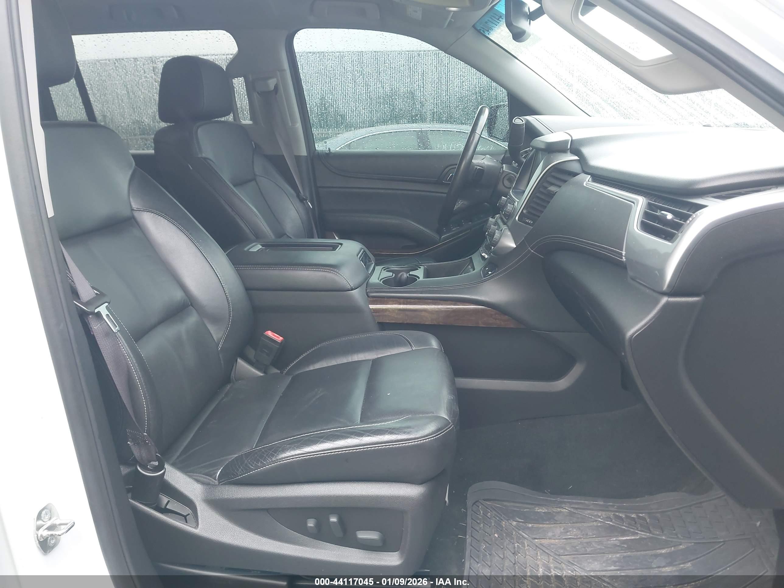 CHEVROLET SUBURBAN image 5
