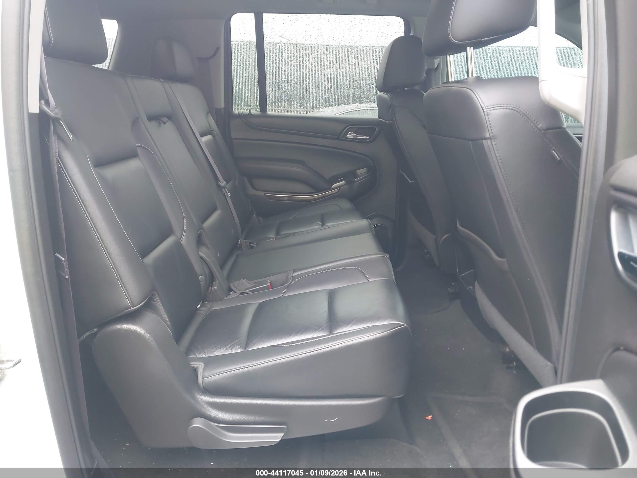 CHEVROLET SUBURBAN image 8