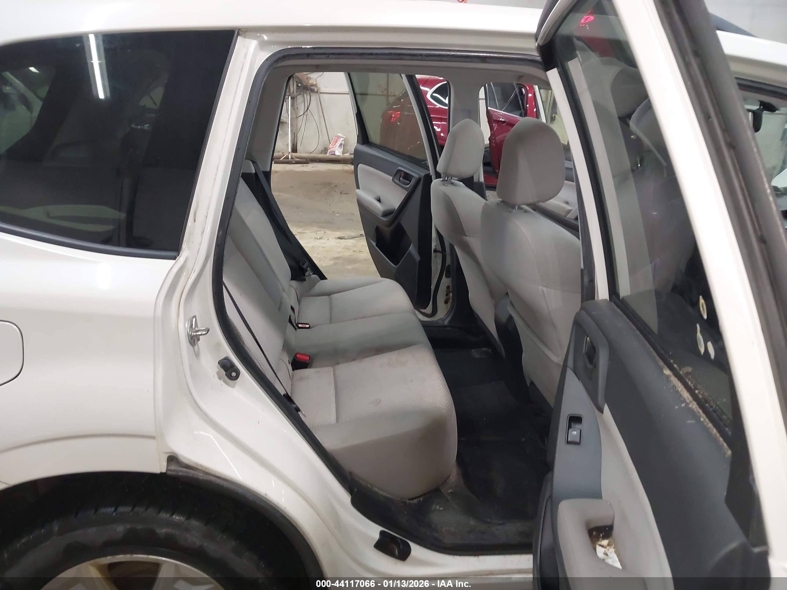 SUBARU FORESTER image 8
