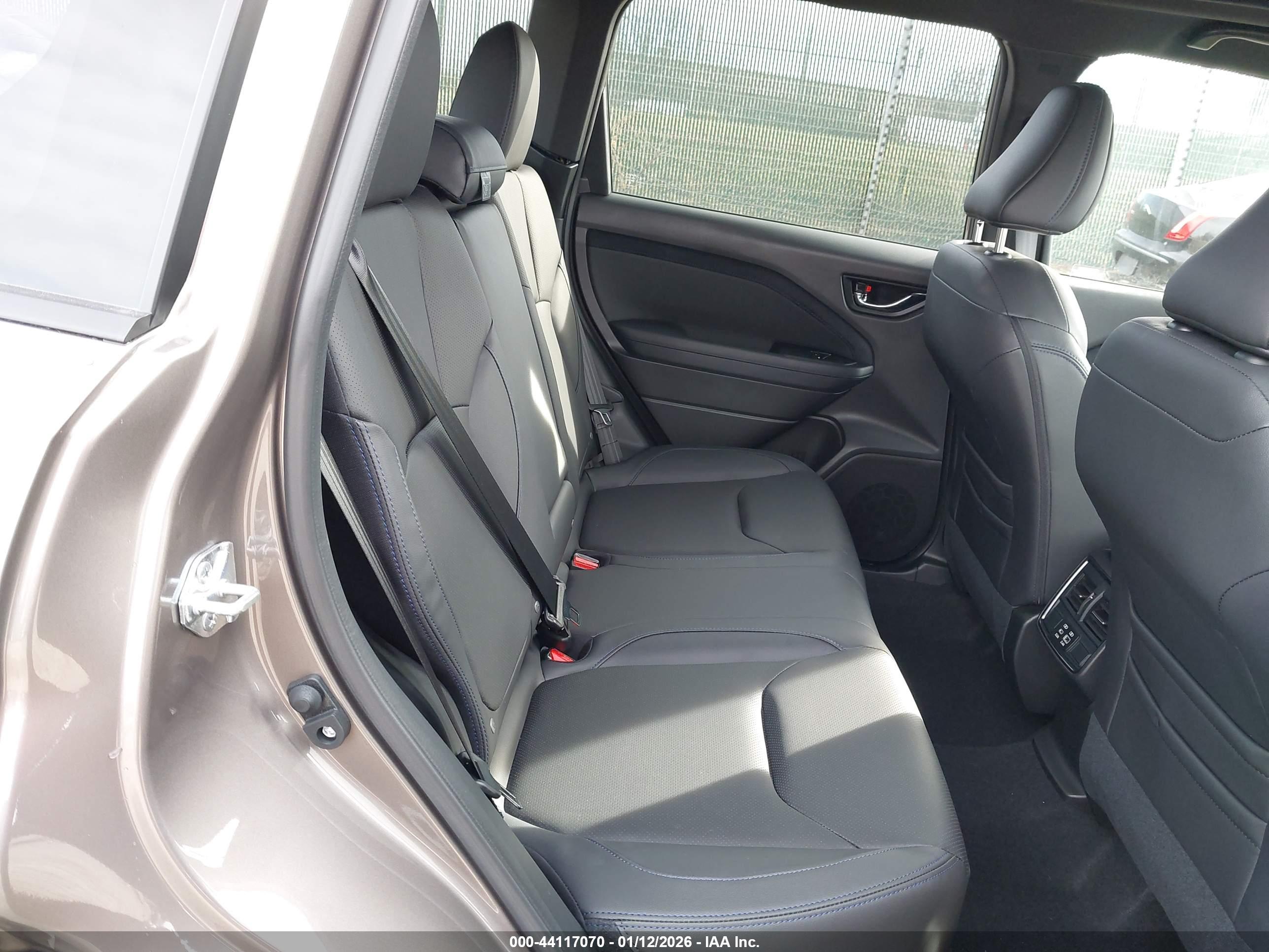 SUBARU FORESTER image 8