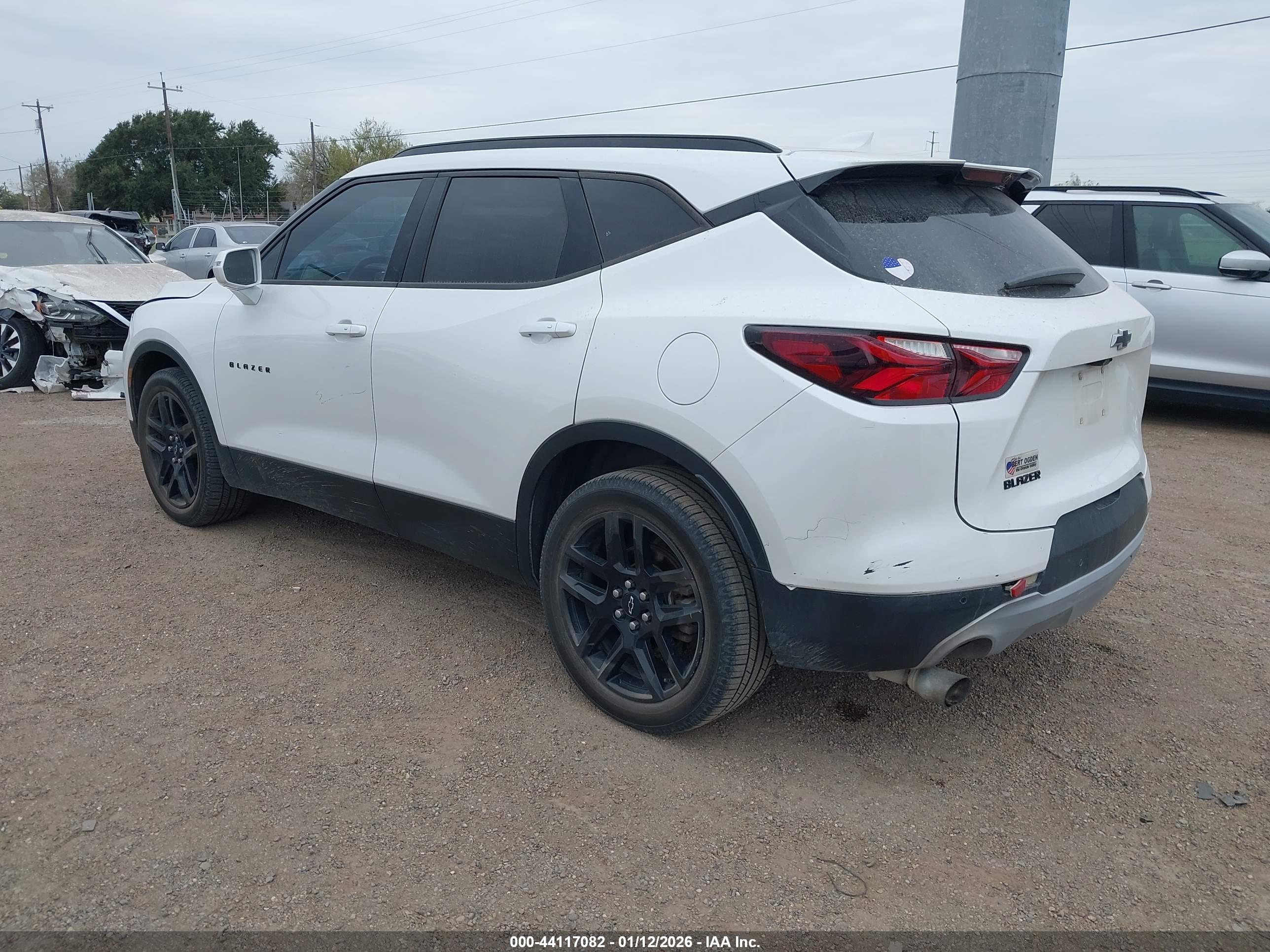 CHEVROLET BLAZER image 3