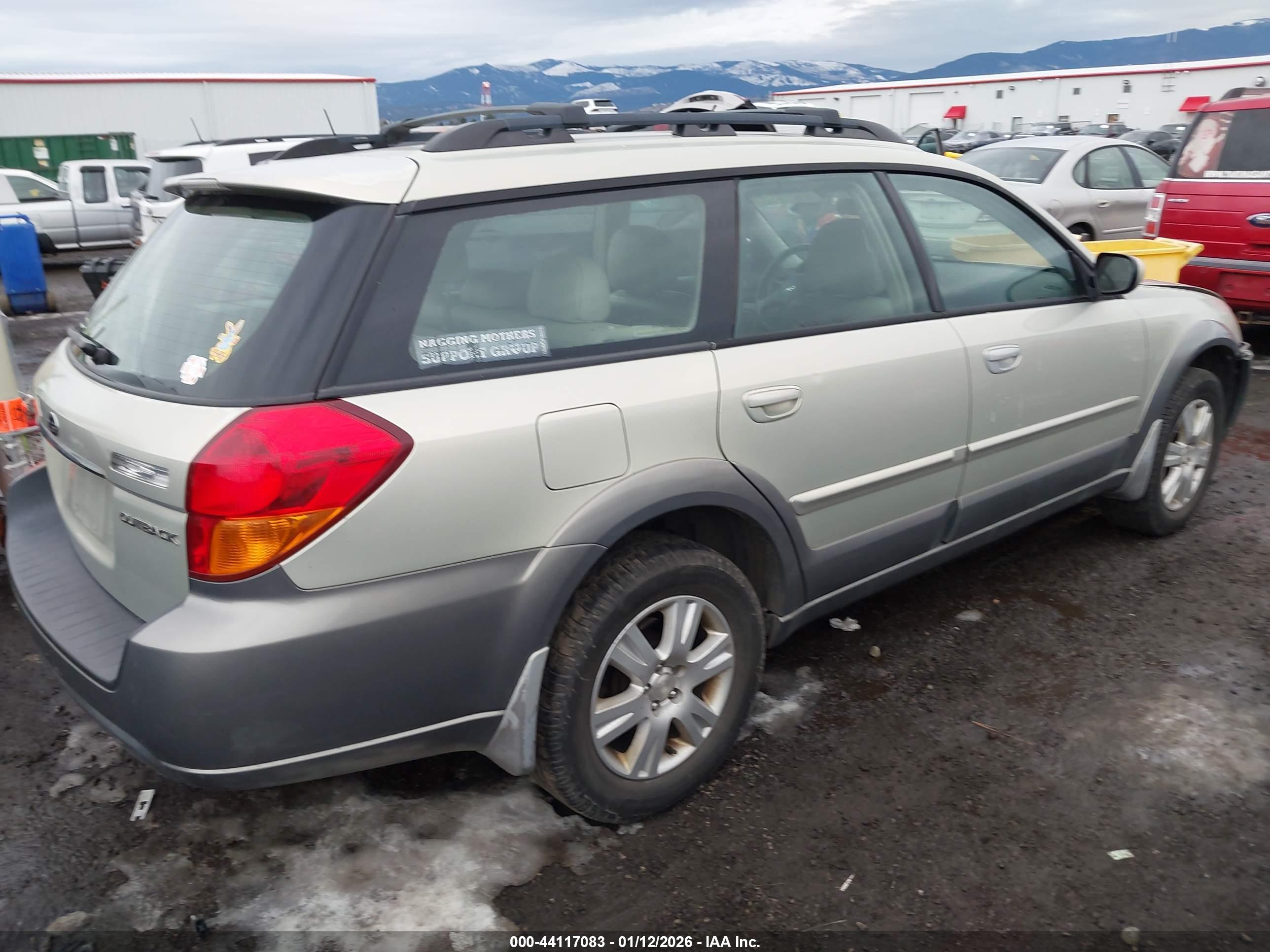 SUBARU OUTBACK image 4