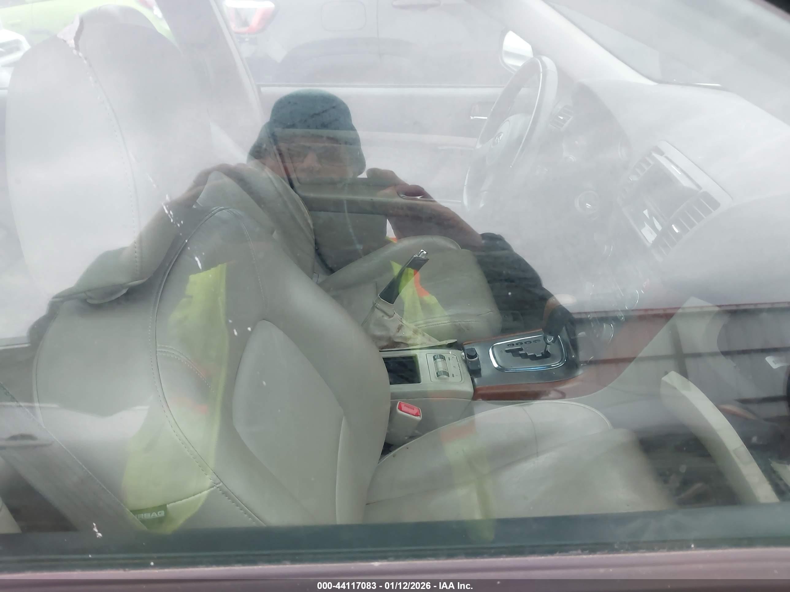 SUBARU OUTBACK image 5