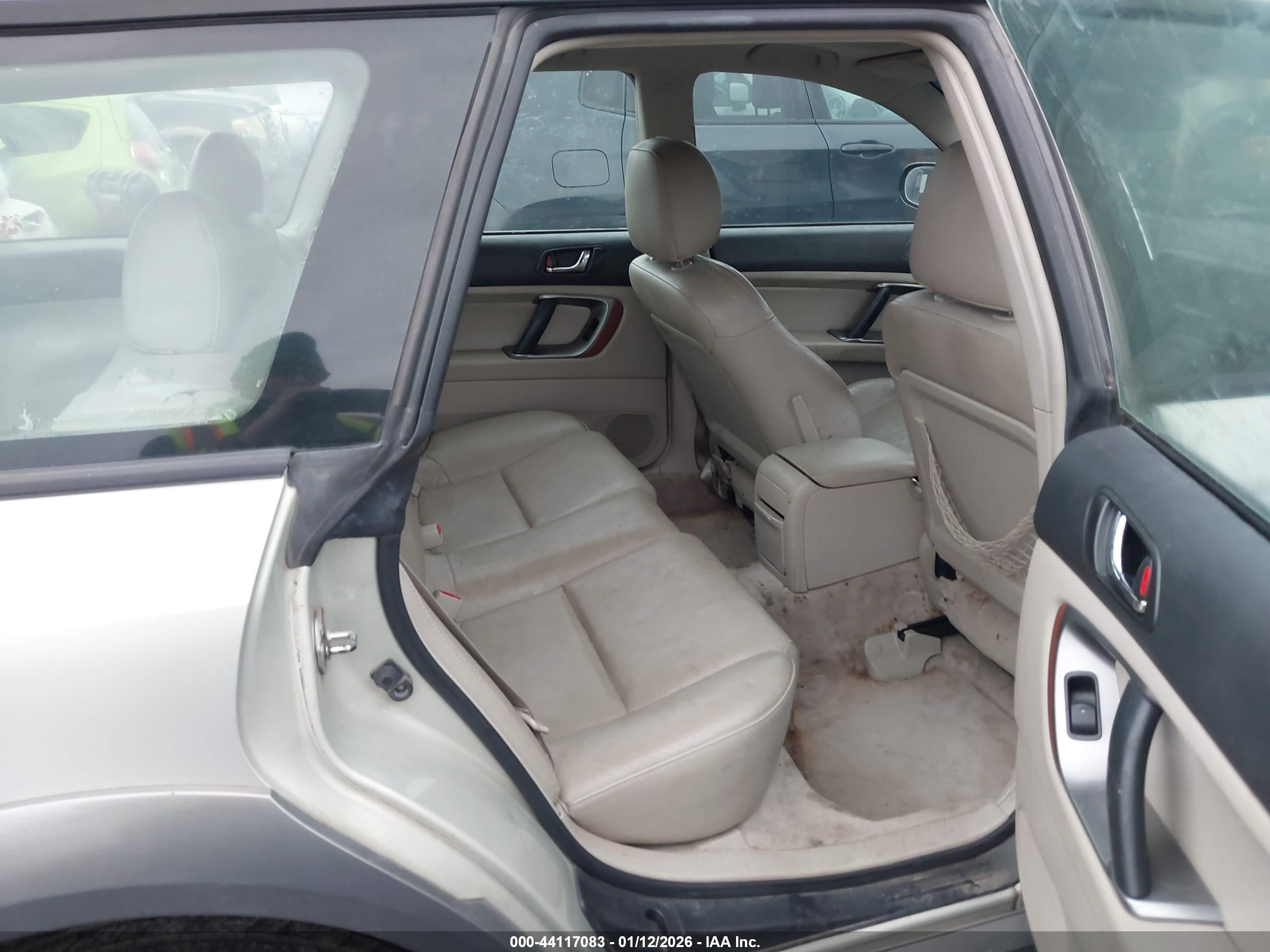 SUBARU OUTBACK image 8