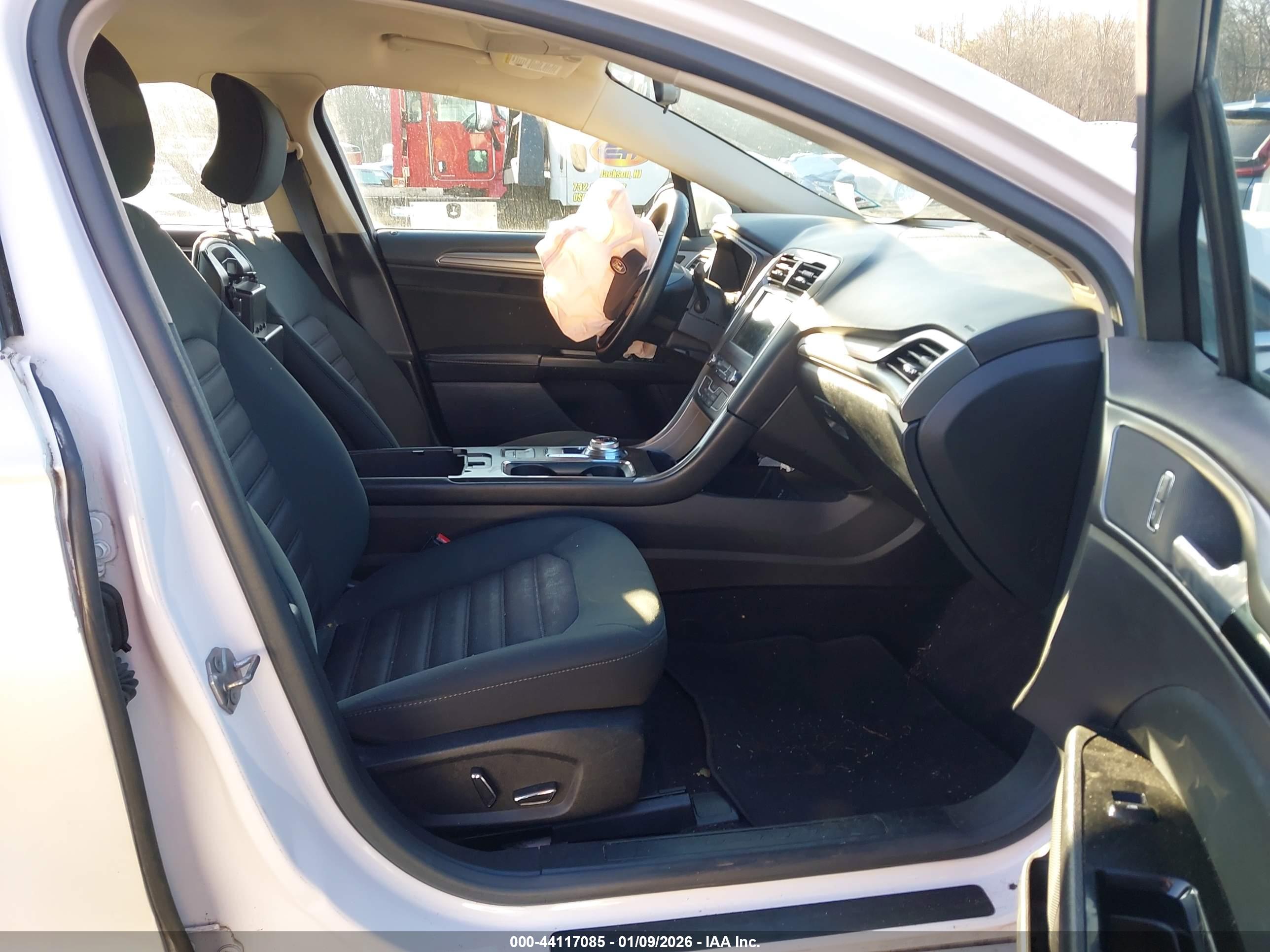 FORD FUSION image 5