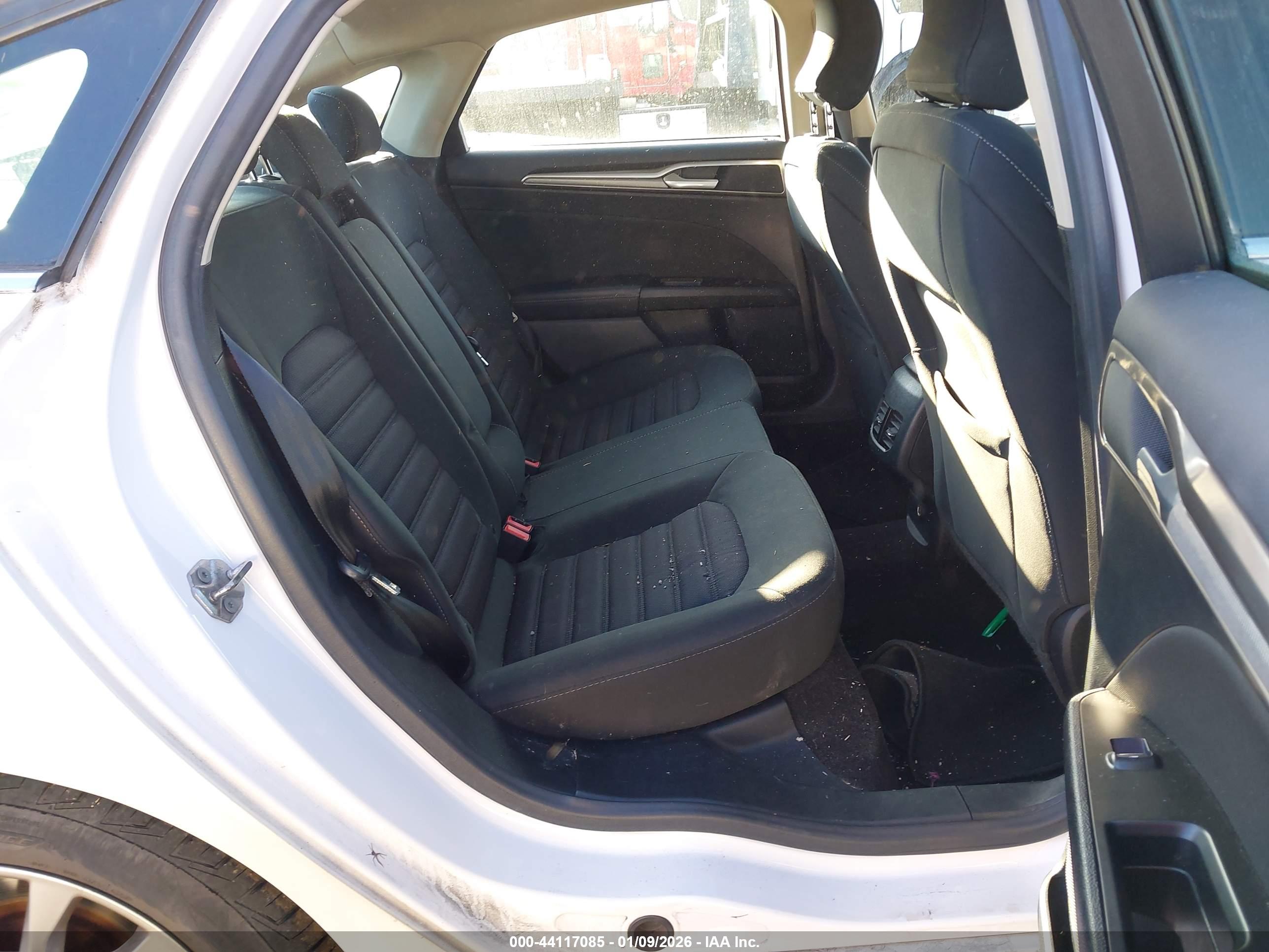 FORD FUSION image 8
