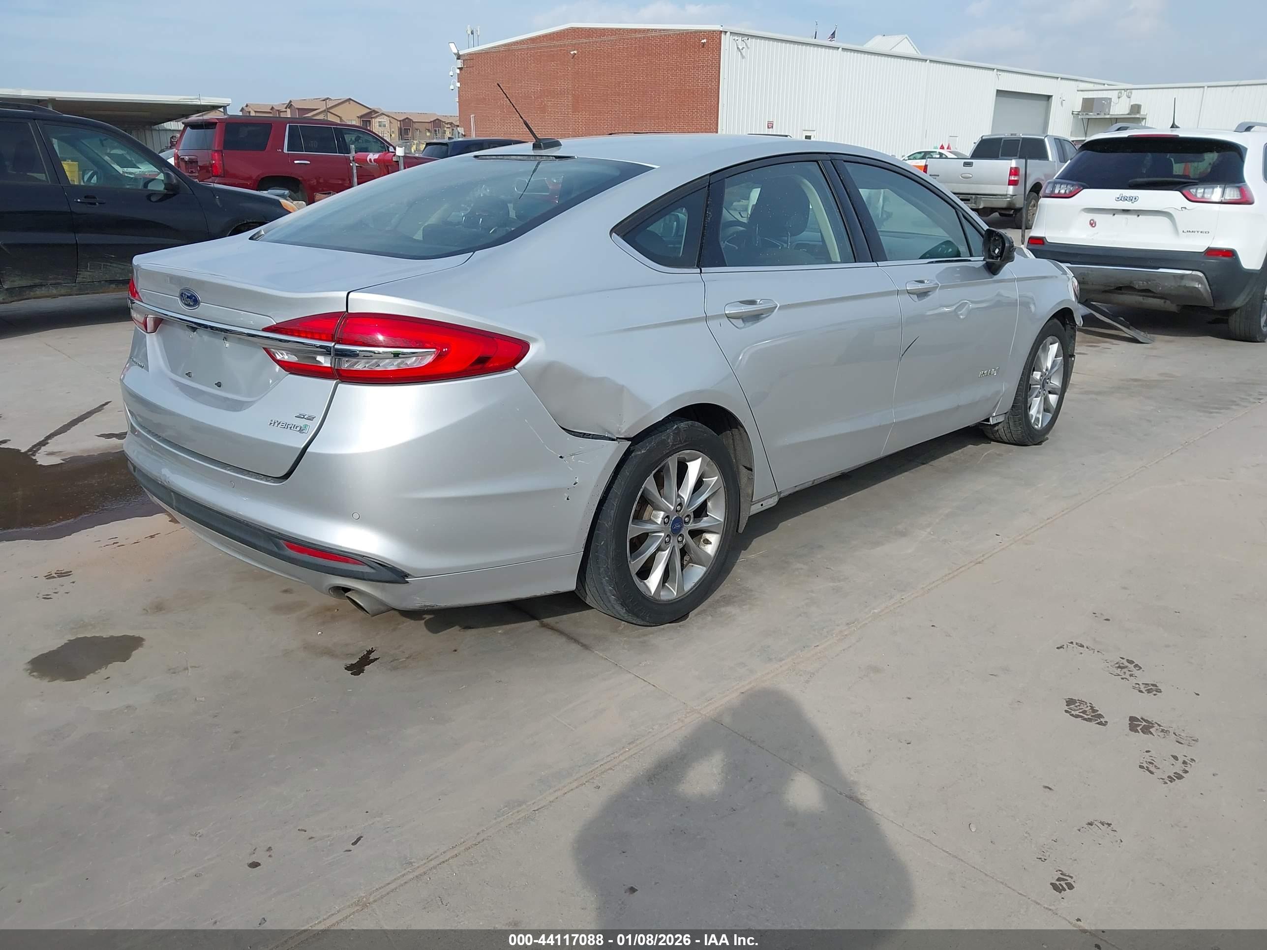 FORD FUSION image 4