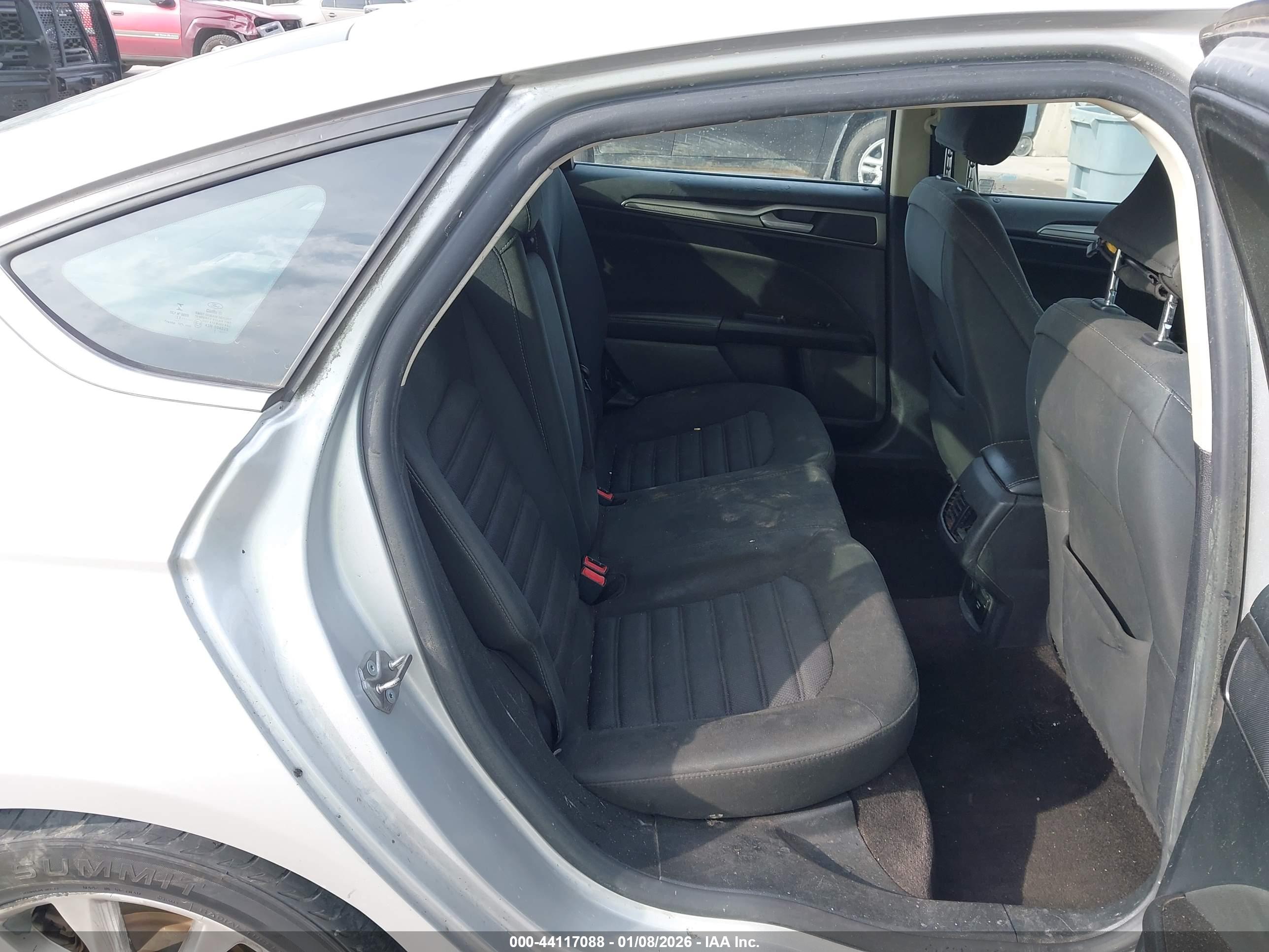 FORD FUSION image 8