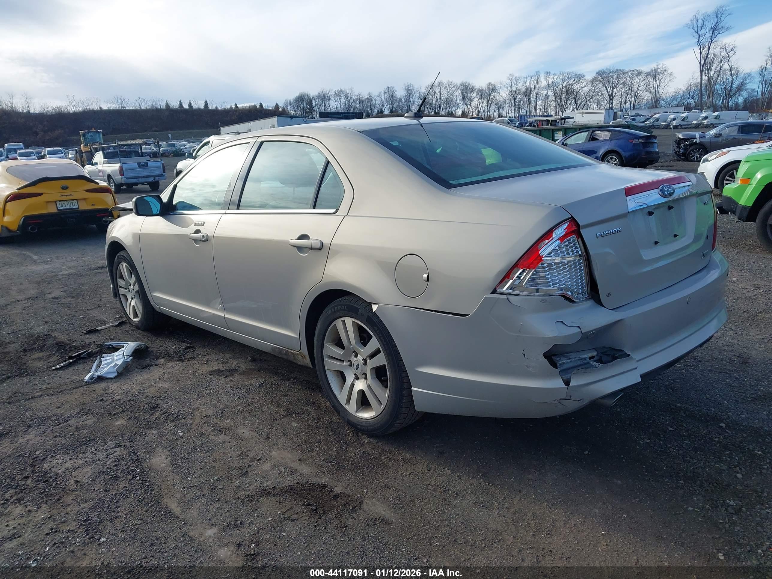 FORD FUSION image 3