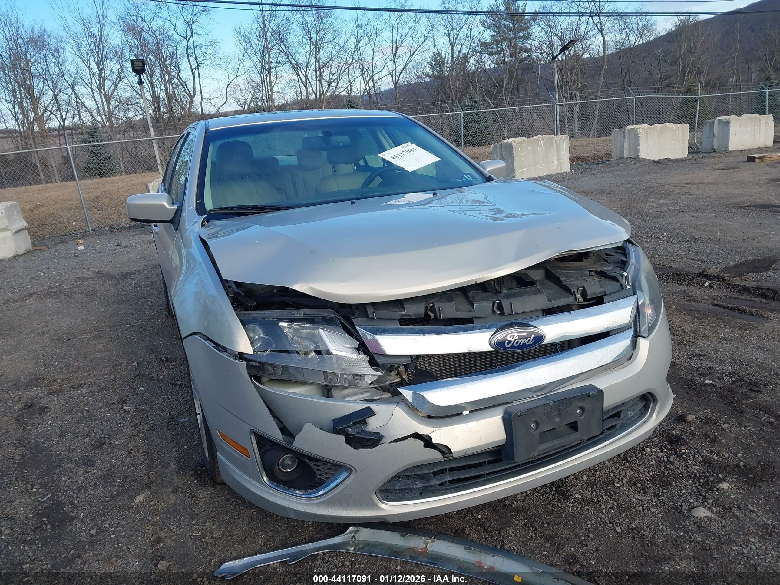 FORD FUSION image 6