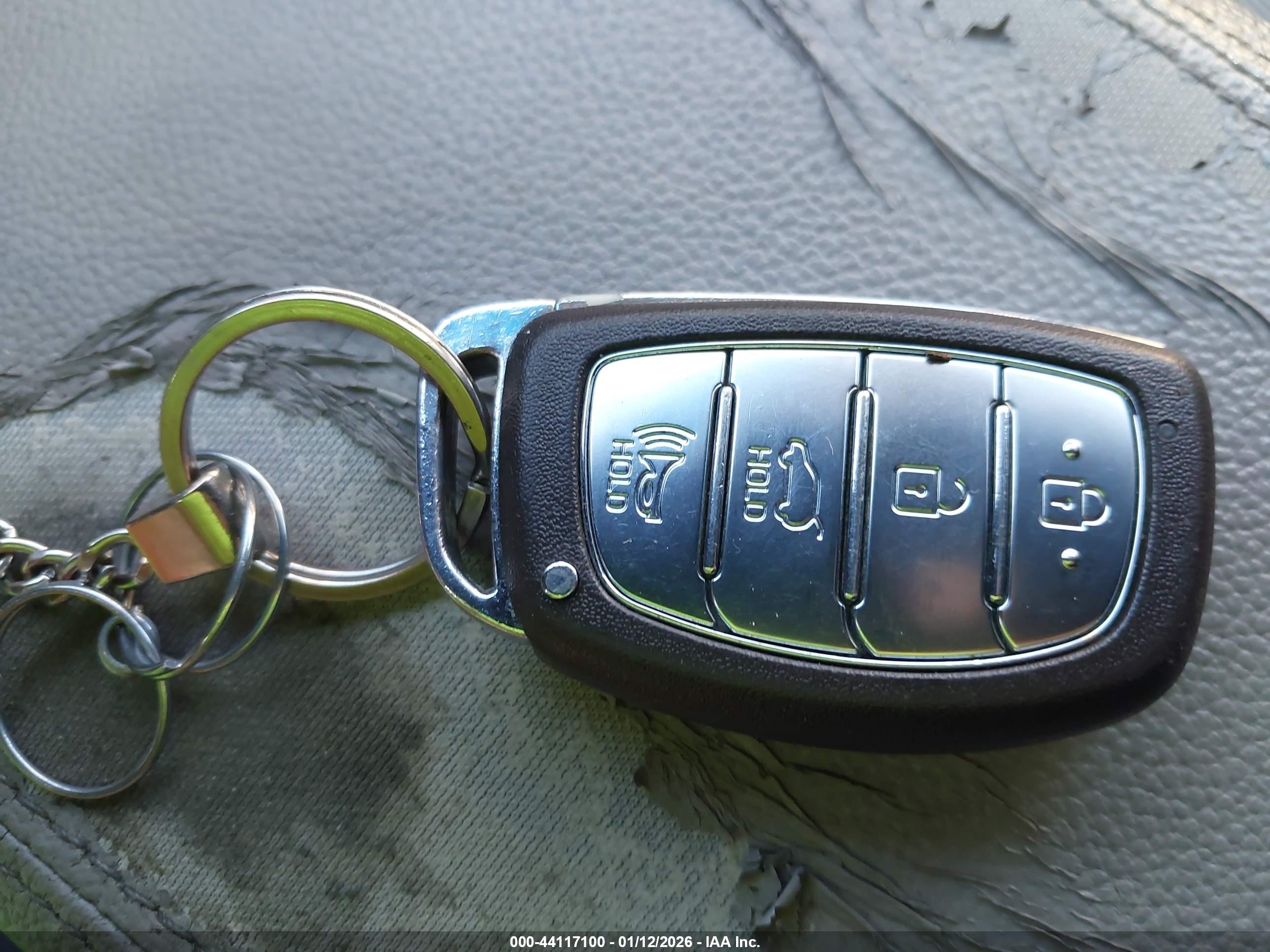 HYUNDAI TUCSON image 11