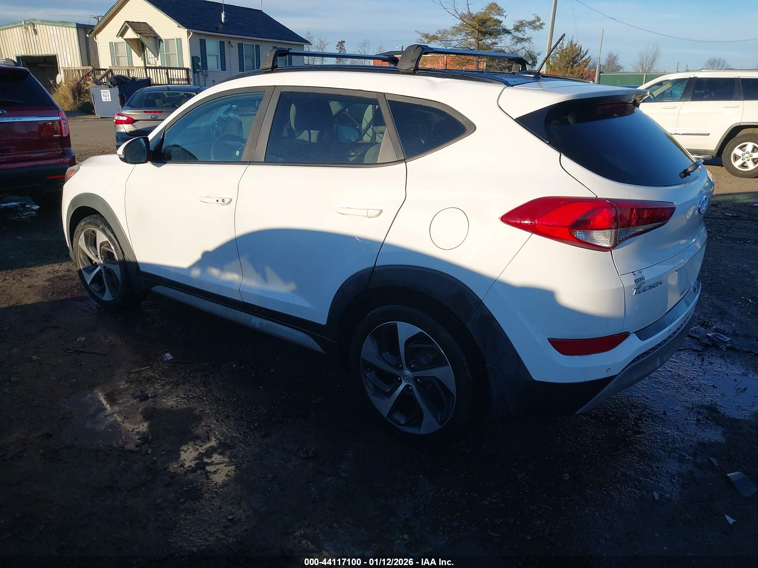 HYUNDAI TUCSON image 3