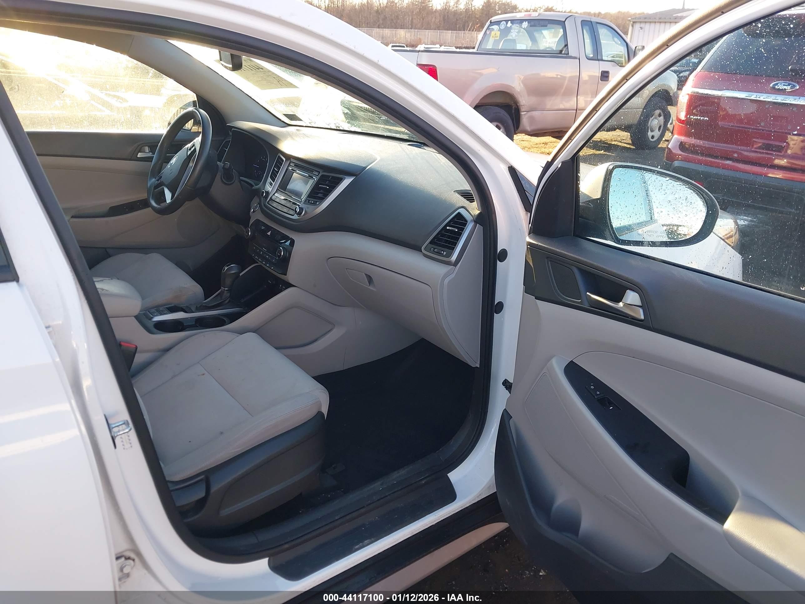 HYUNDAI TUCSON image 5