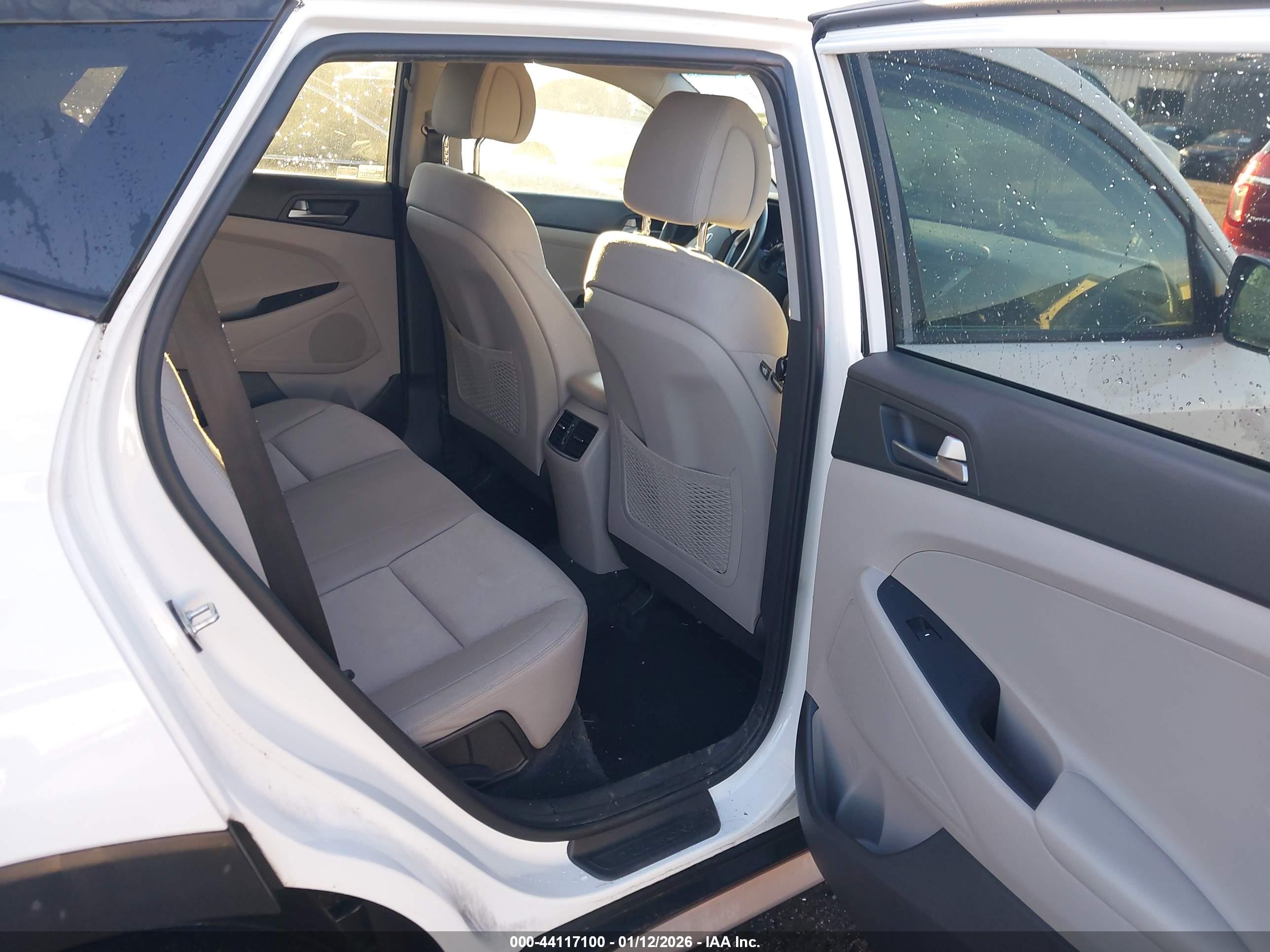 HYUNDAI TUCSON image 8