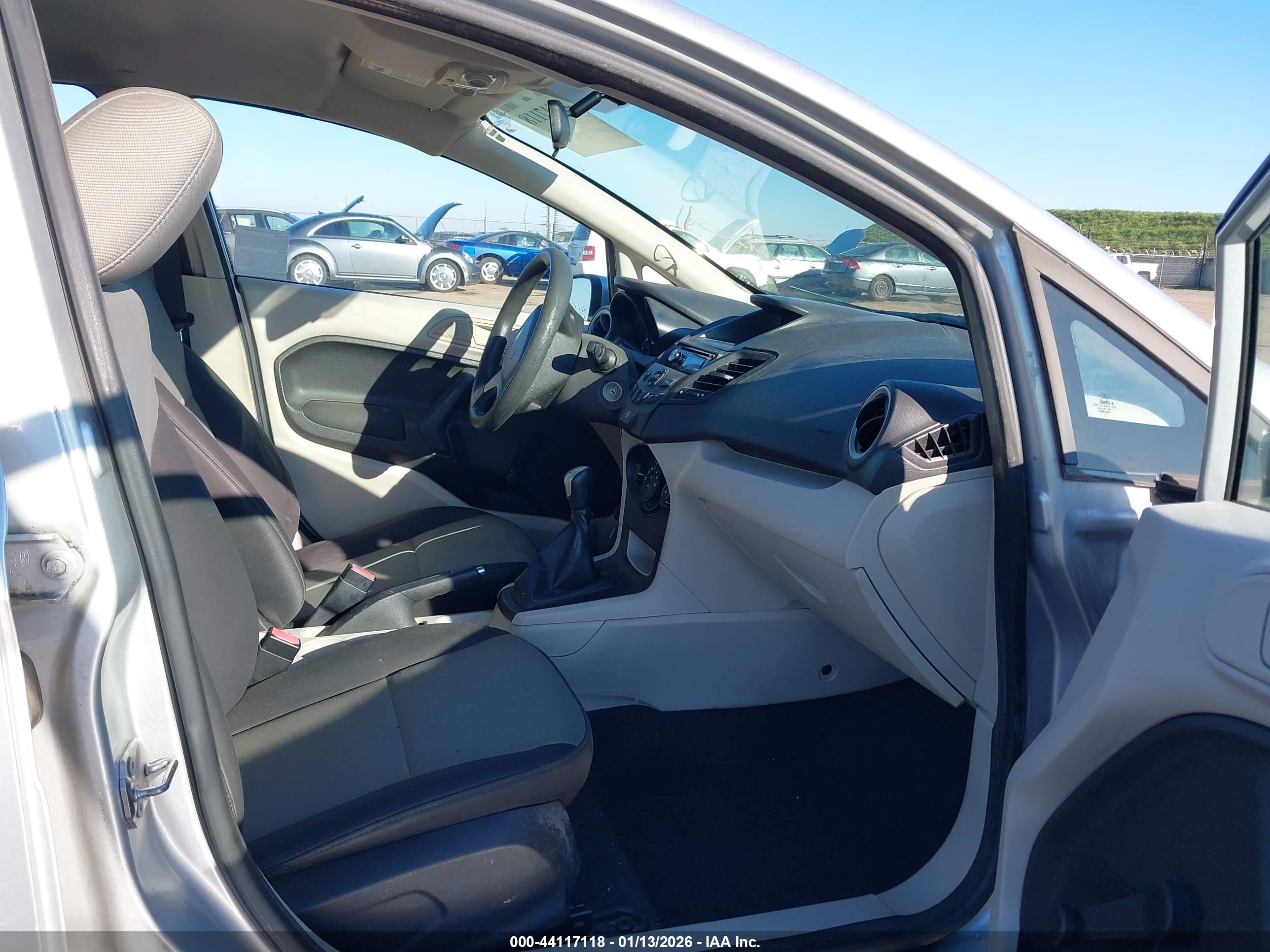 FORD FIESTA image 5
