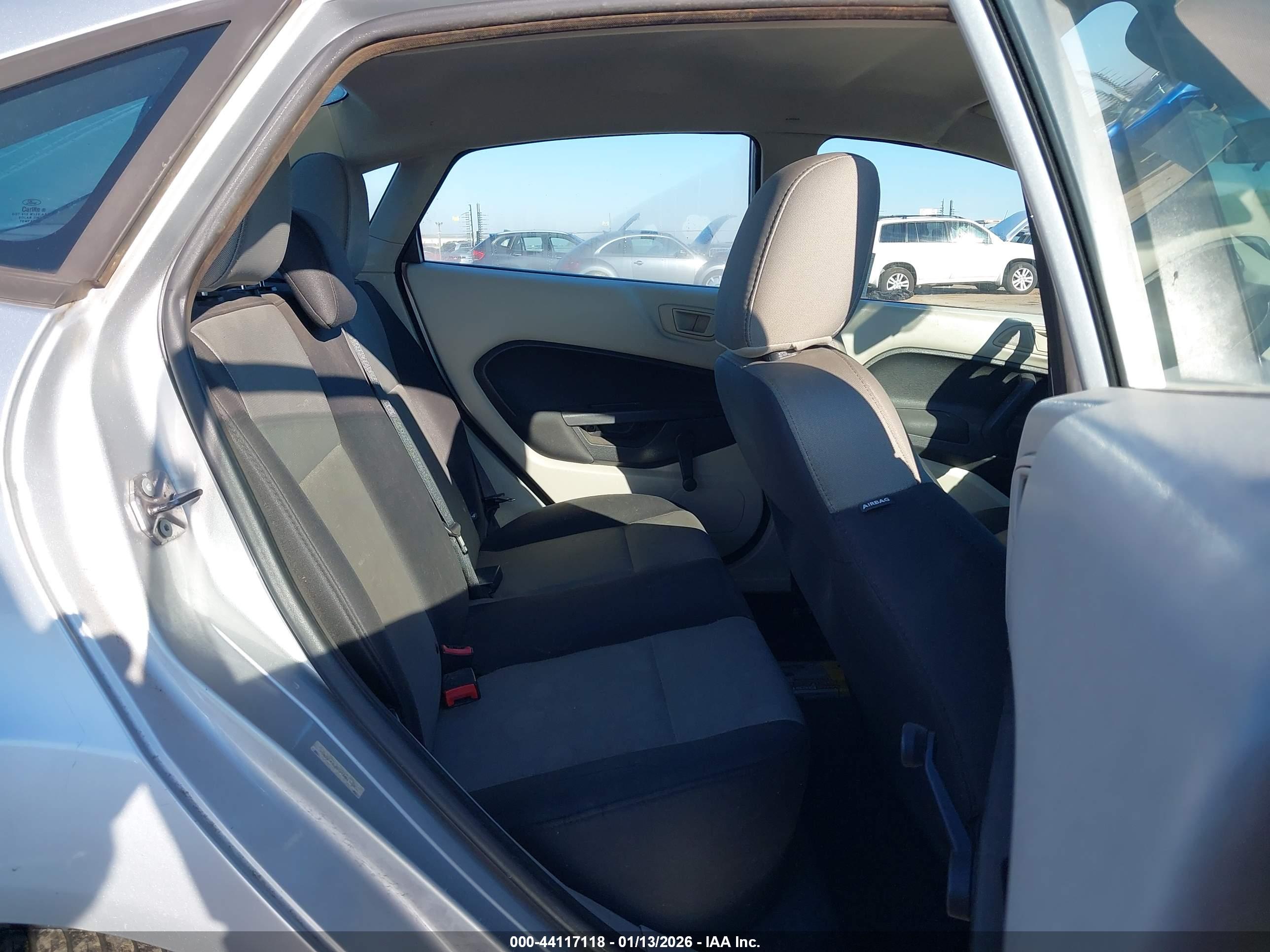FORD FIESTA image 8