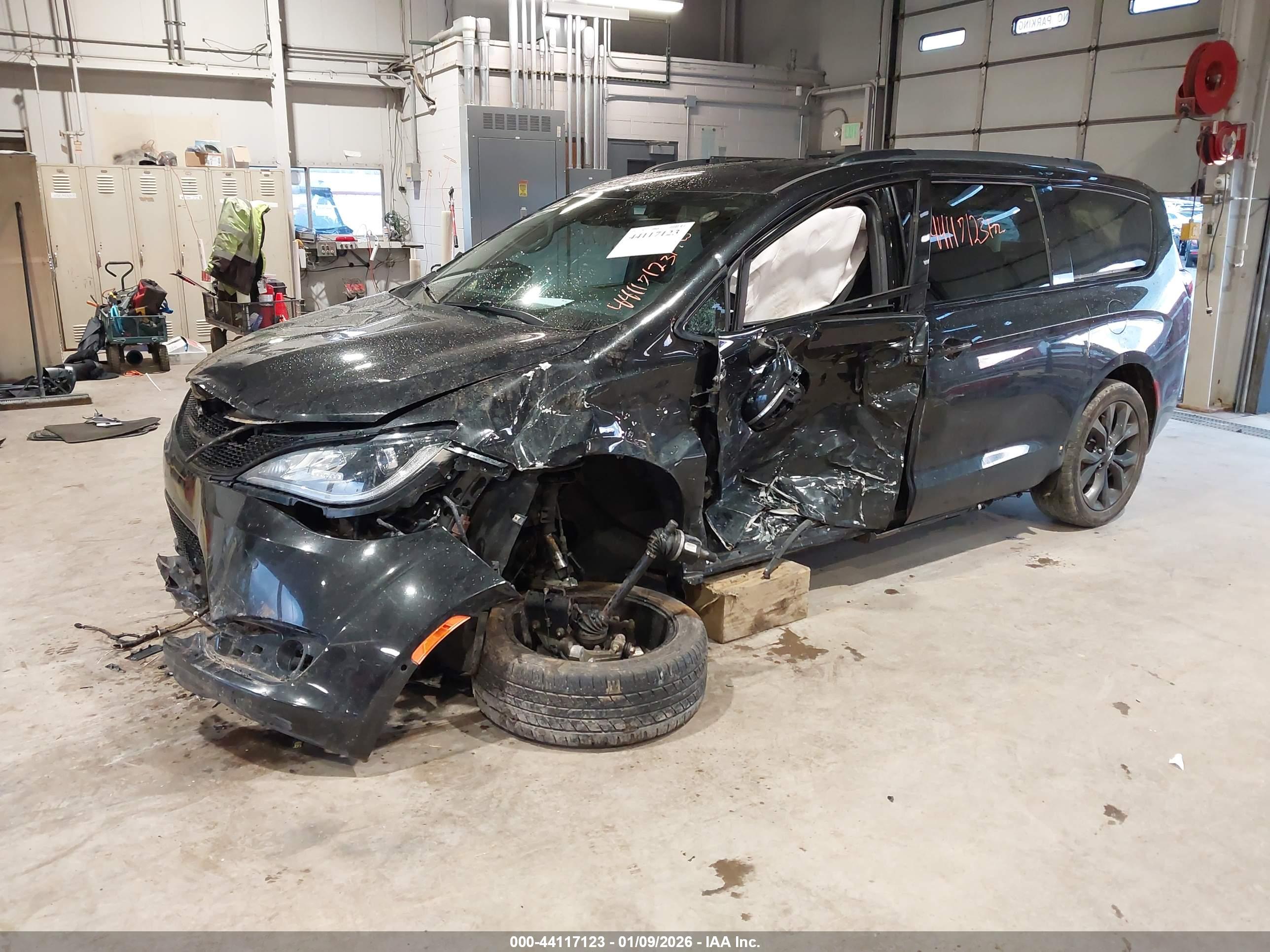 CHRYSLER PACIFICA image 2