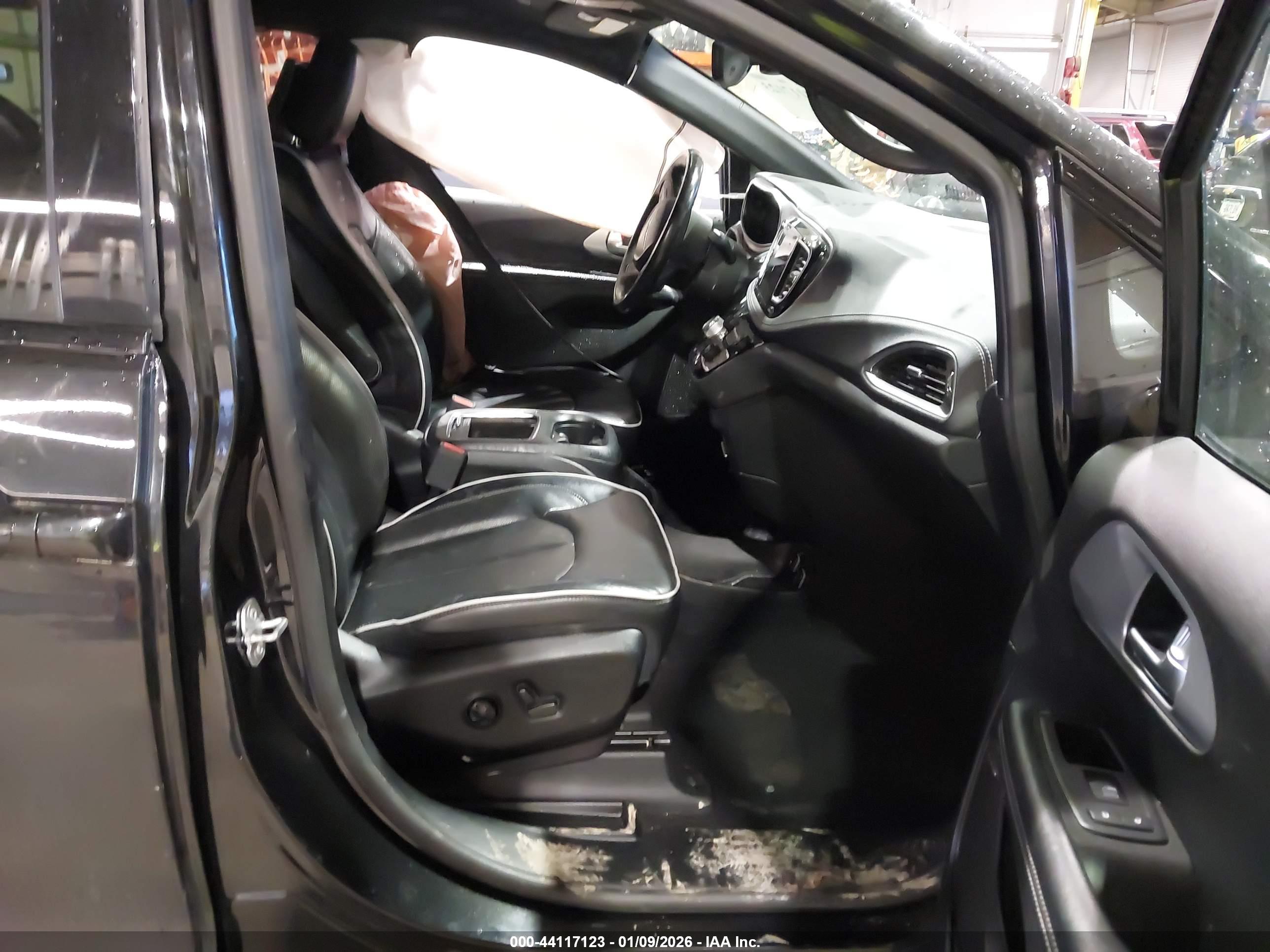 CHRYSLER PACIFICA image 5