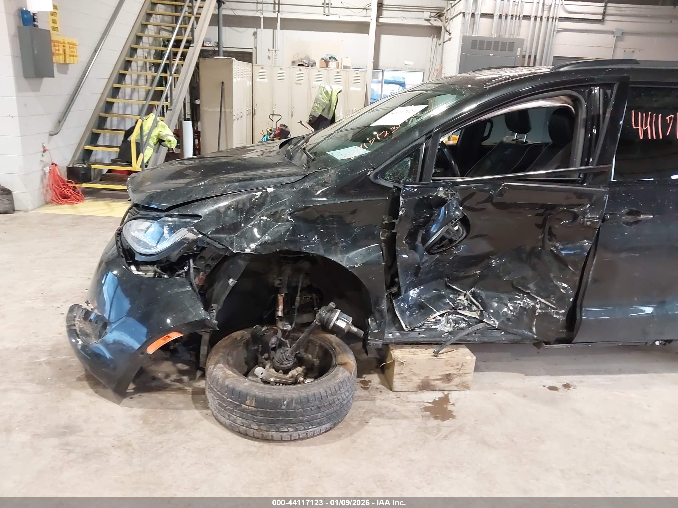 CHRYSLER PACIFICA image 6