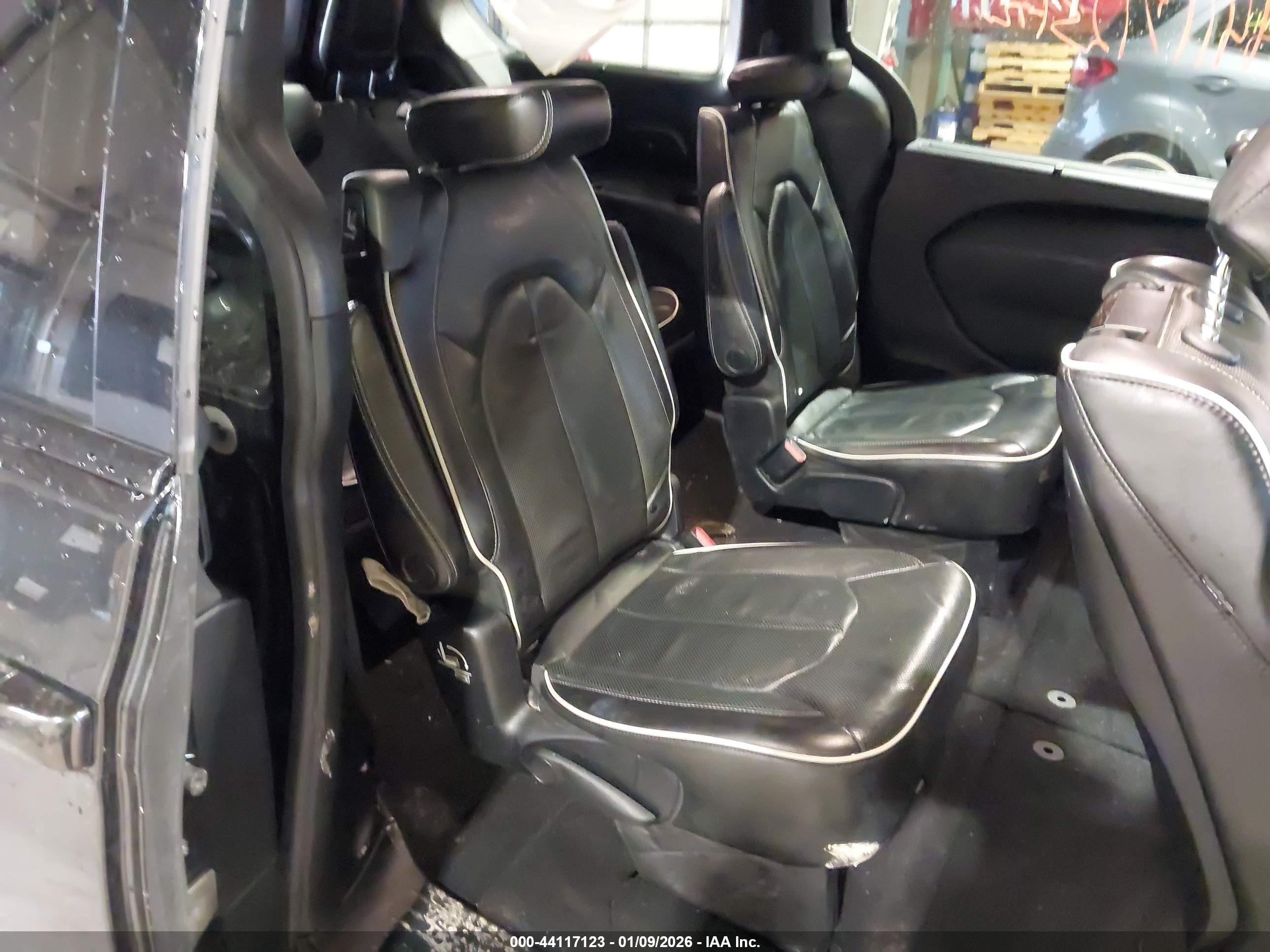 CHRYSLER PACIFICA image 8