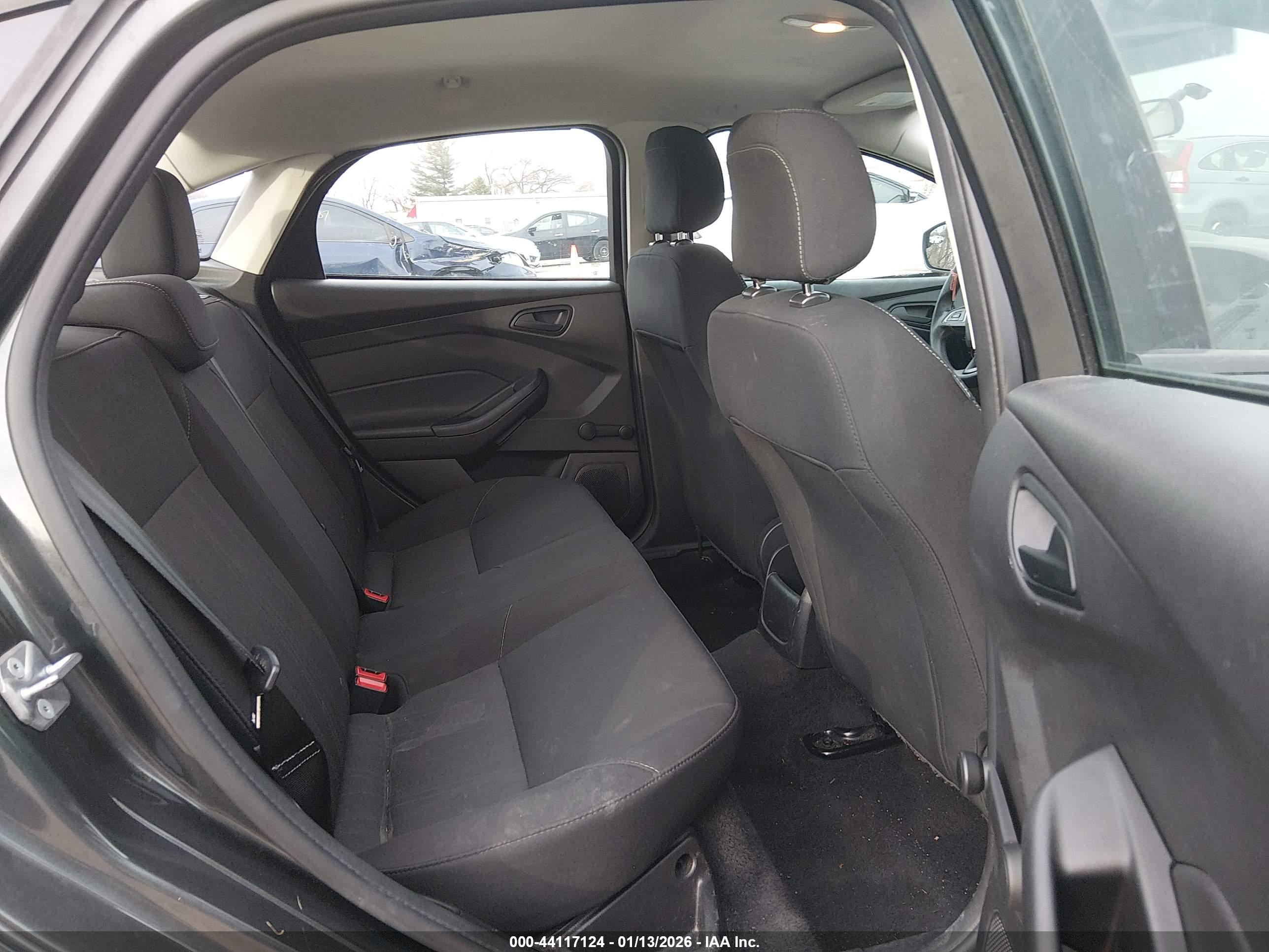 FORD FOCUS image 8