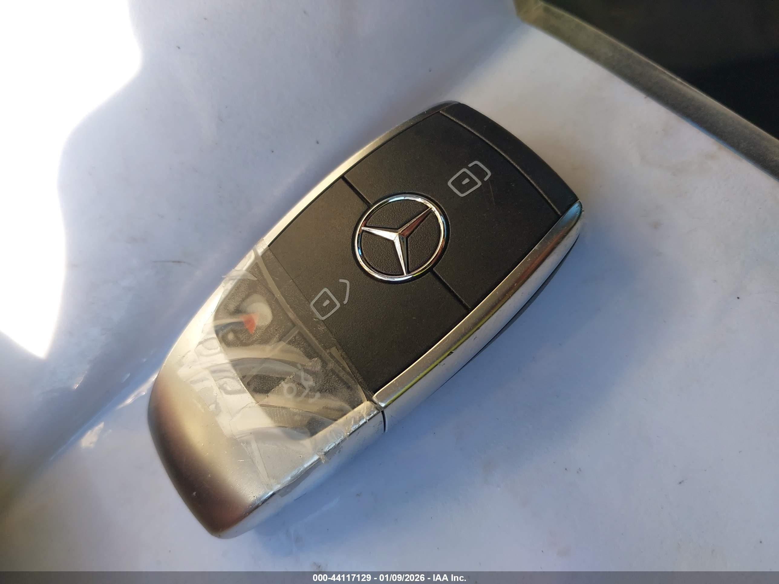 MERCEDES-BENZ GLC image 11