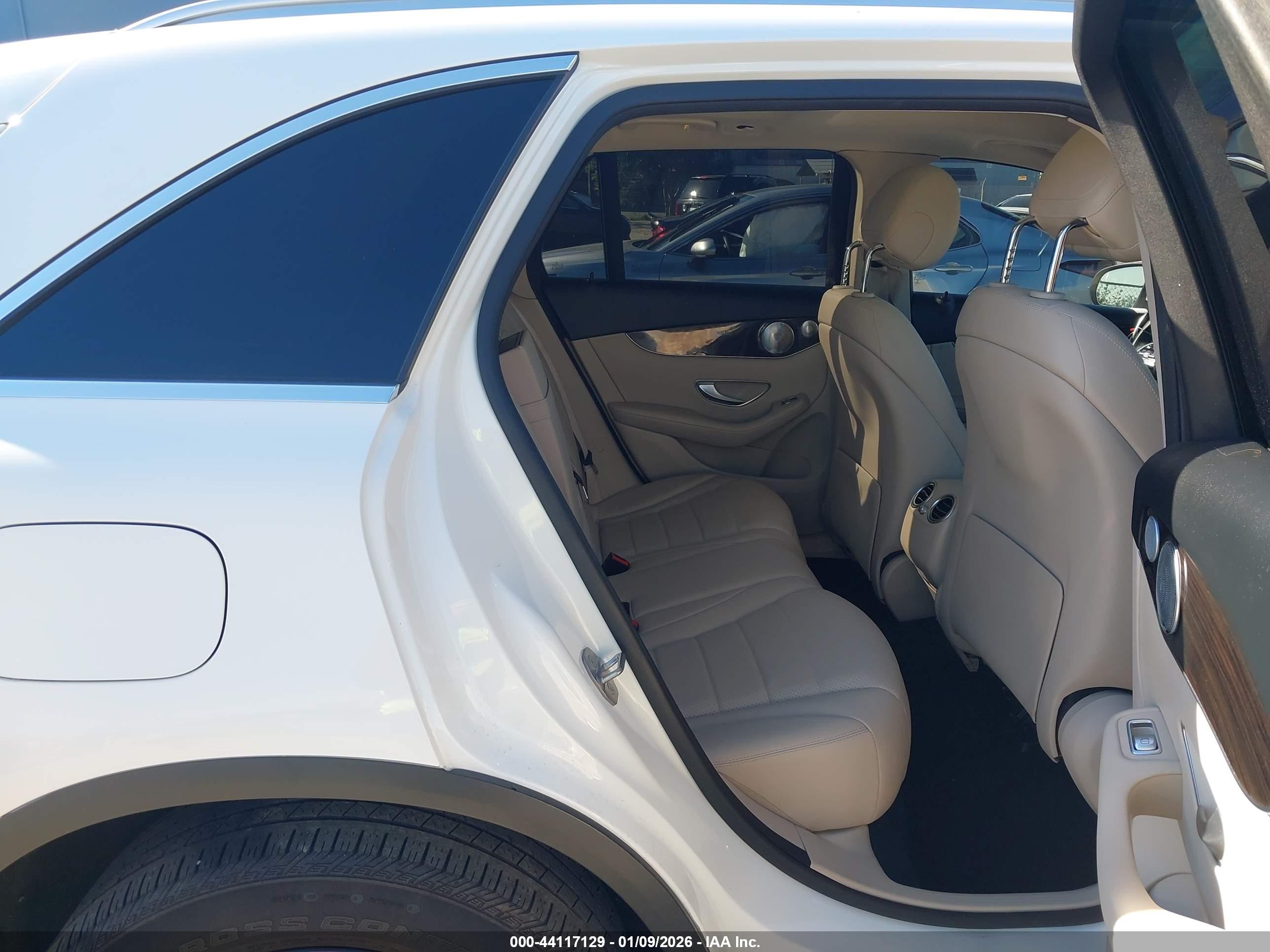 MERCEDES-BENZ GLC image 8