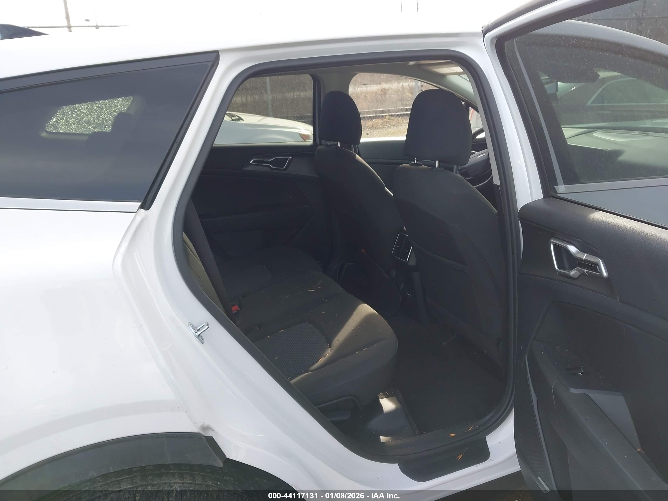 KIA SPORTAGE image 8