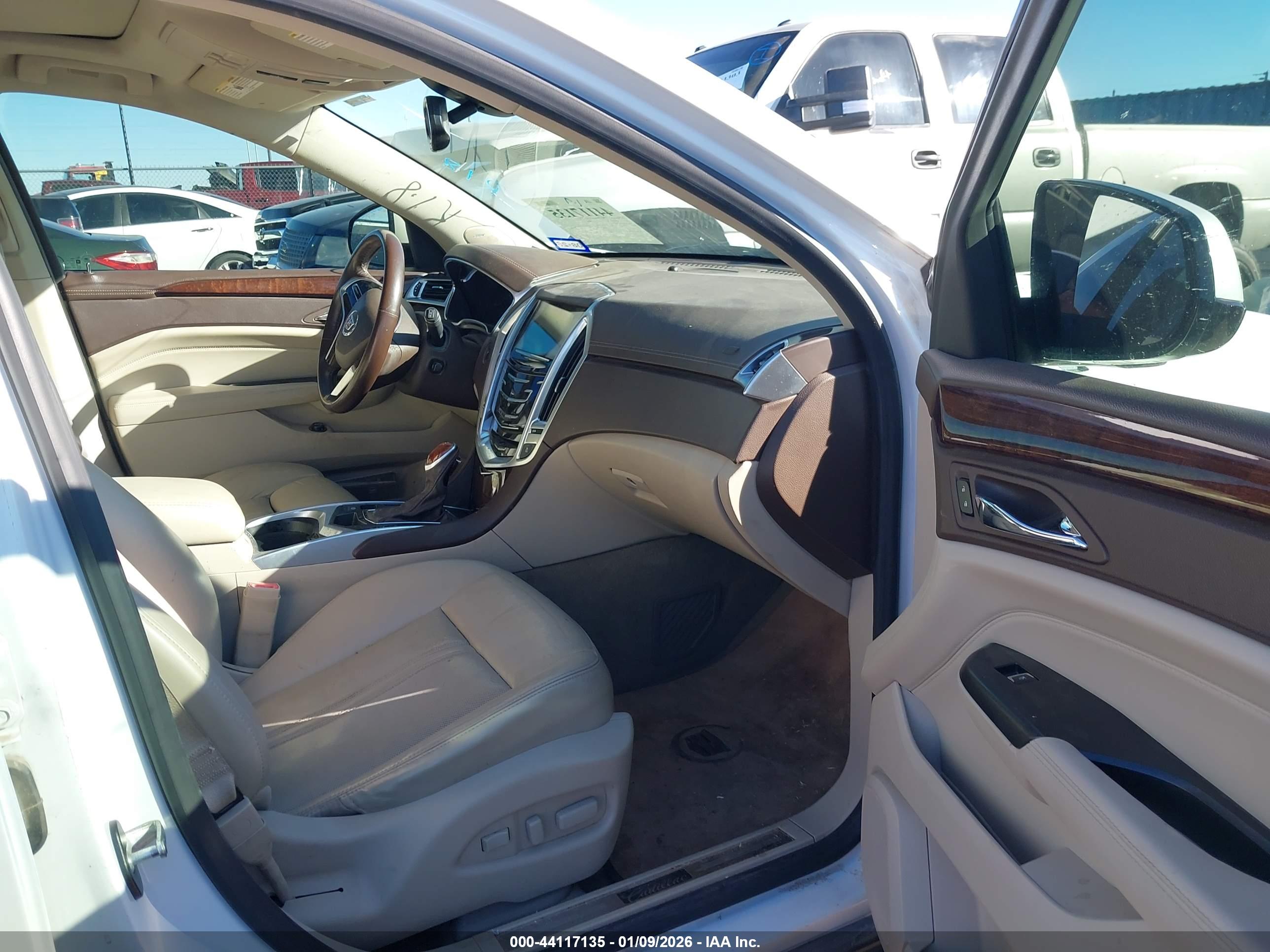 CADILLAC SRX image 5