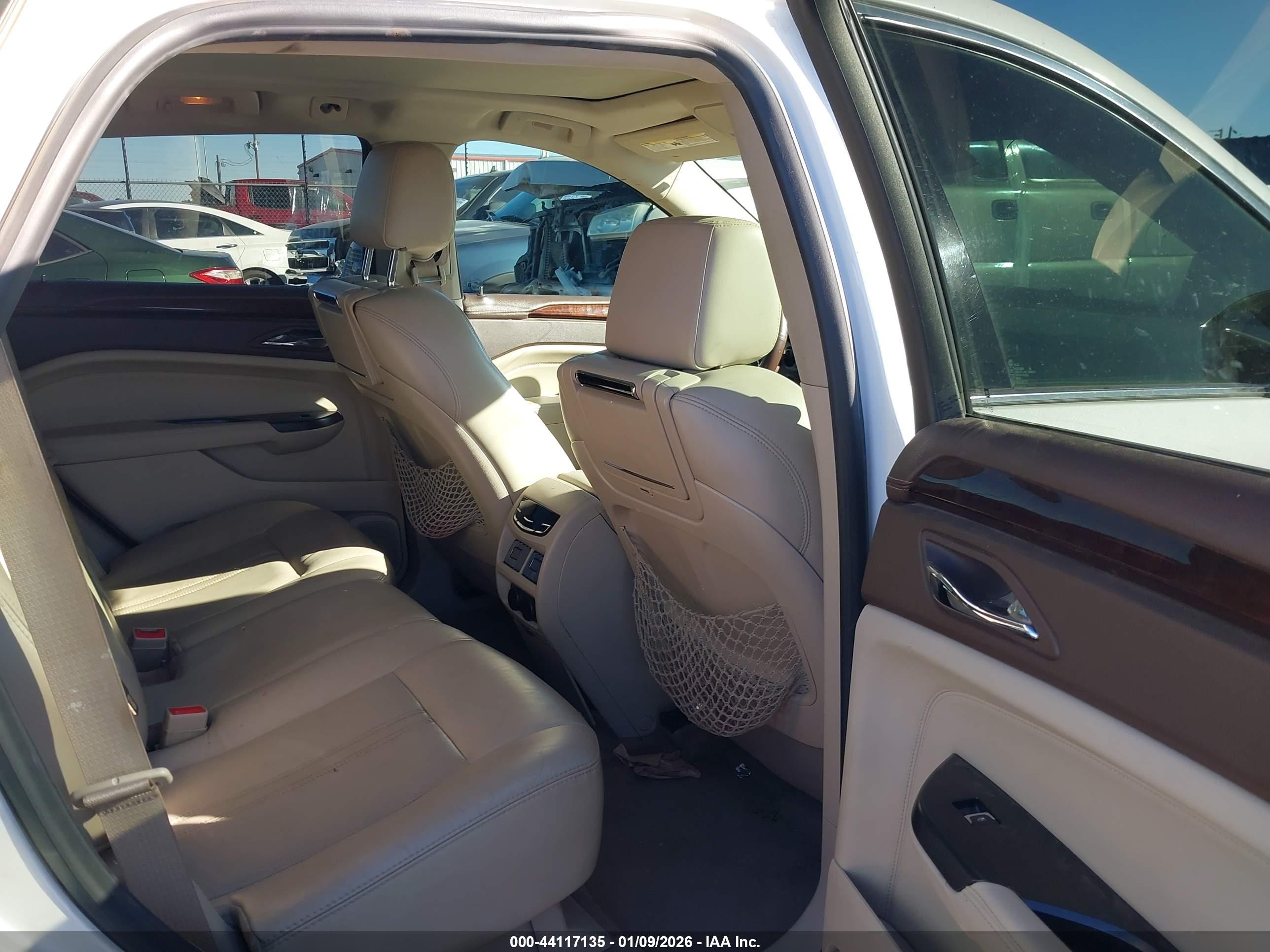 CADILLAC SRX image 8