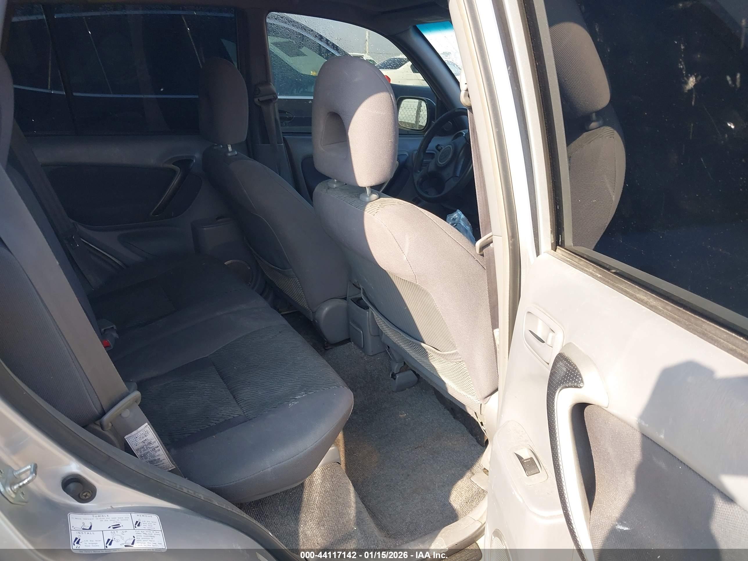 TOYOTA RAV4 image 8