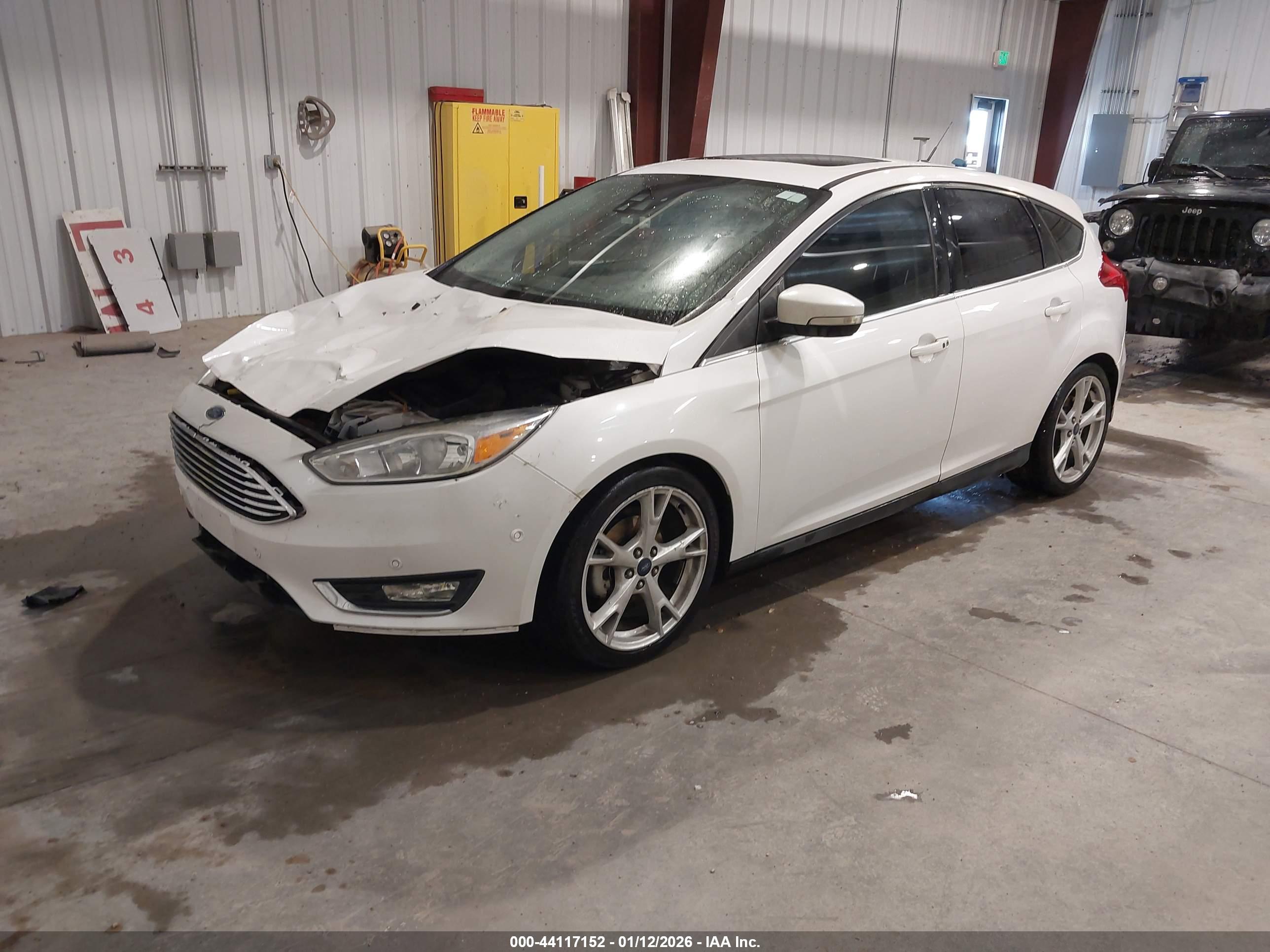 FORD FOCUS image 2