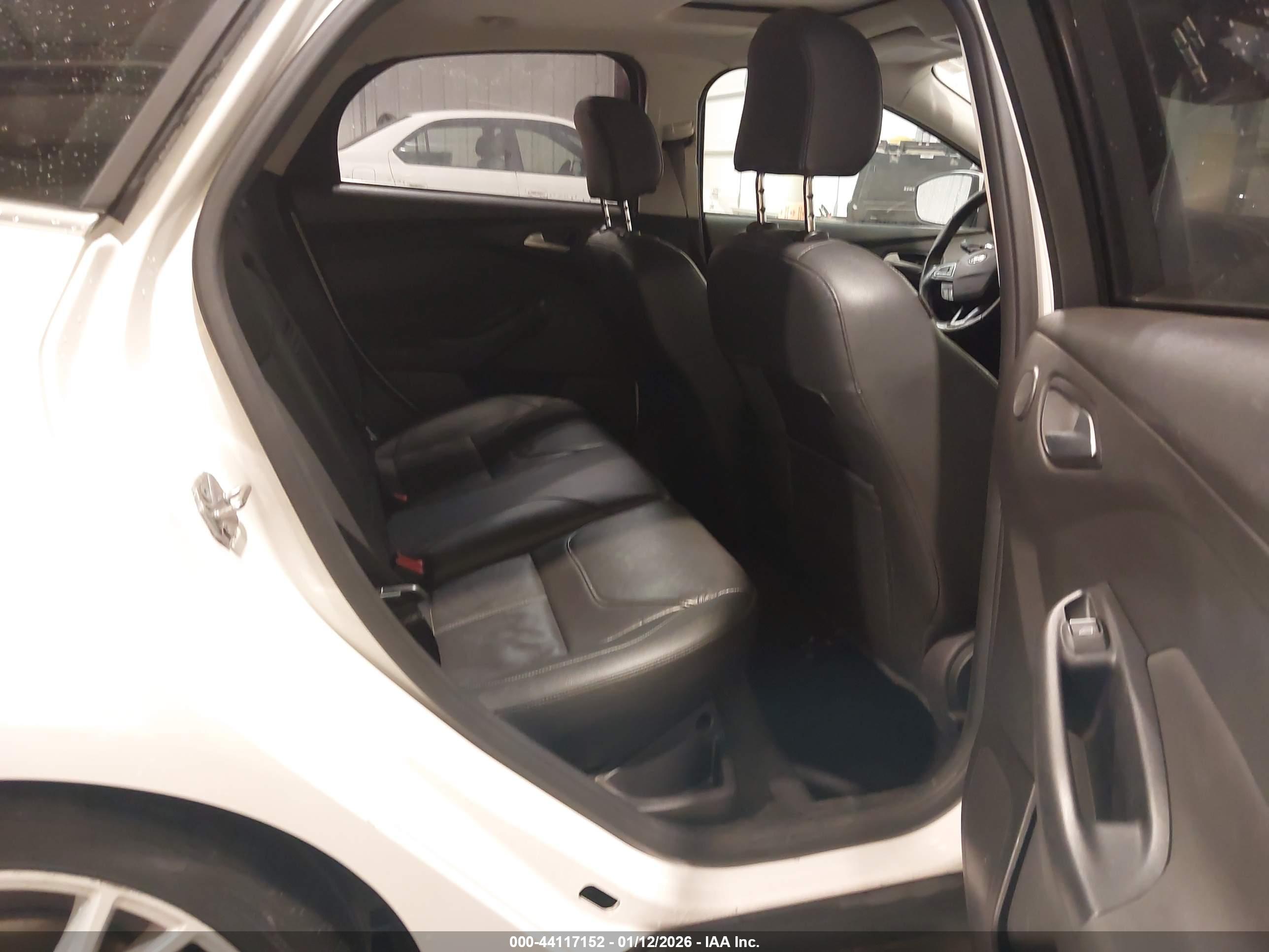 FORD FOCUS image 8