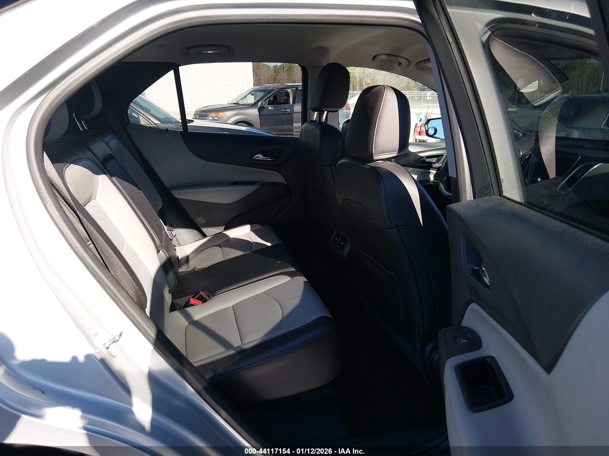 CHEVROLET EQUINOX image 8