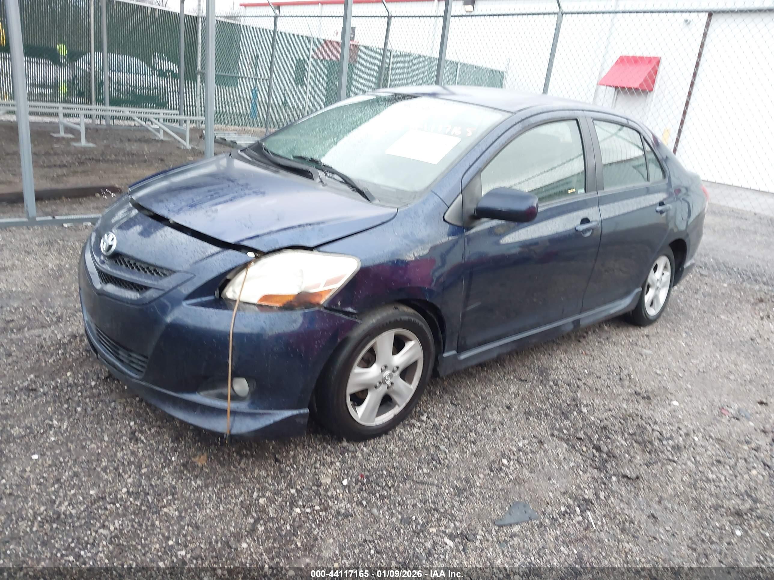 TOYOTA YARIS image 2