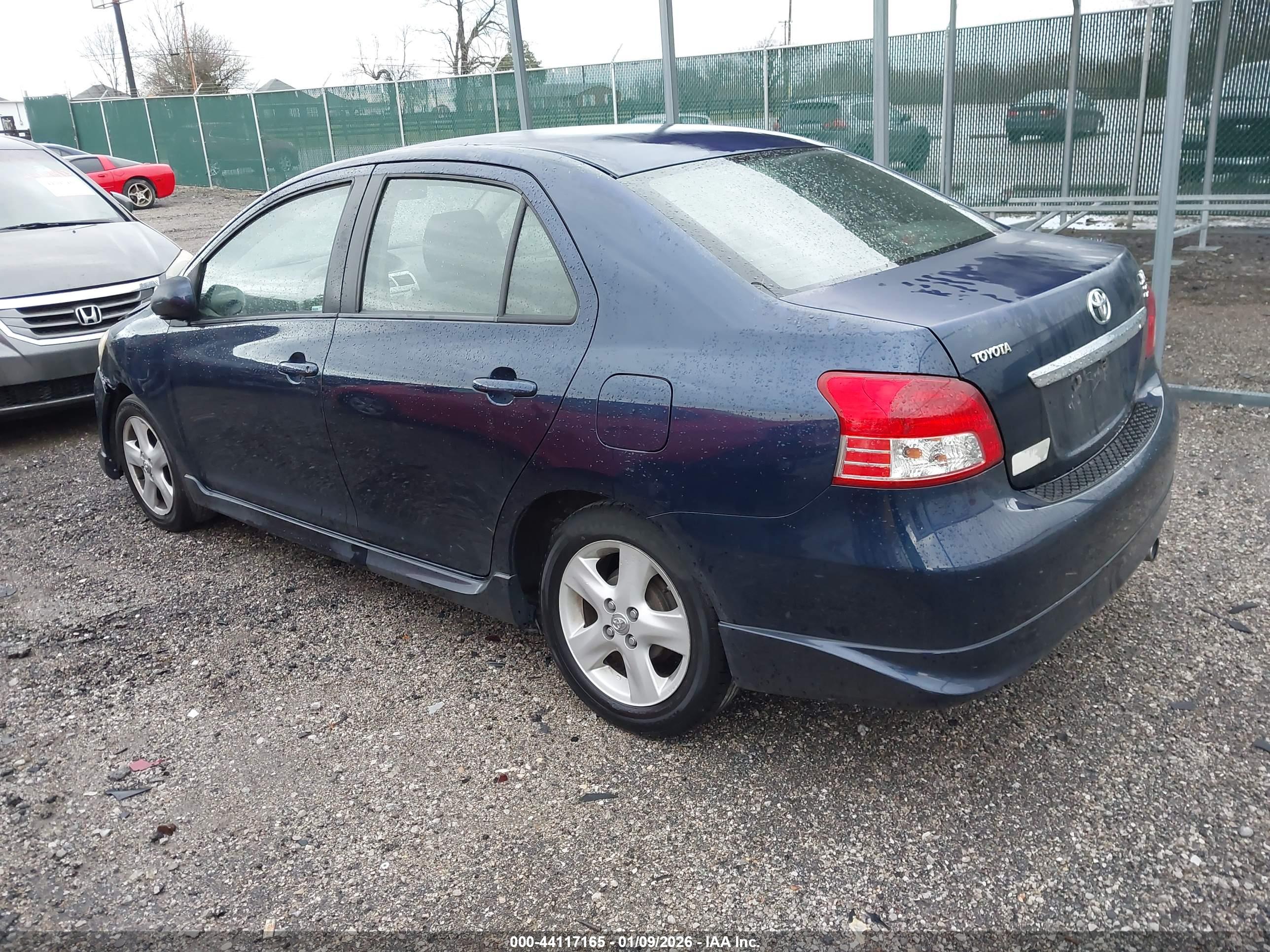 TOYOTA YARIS image 3