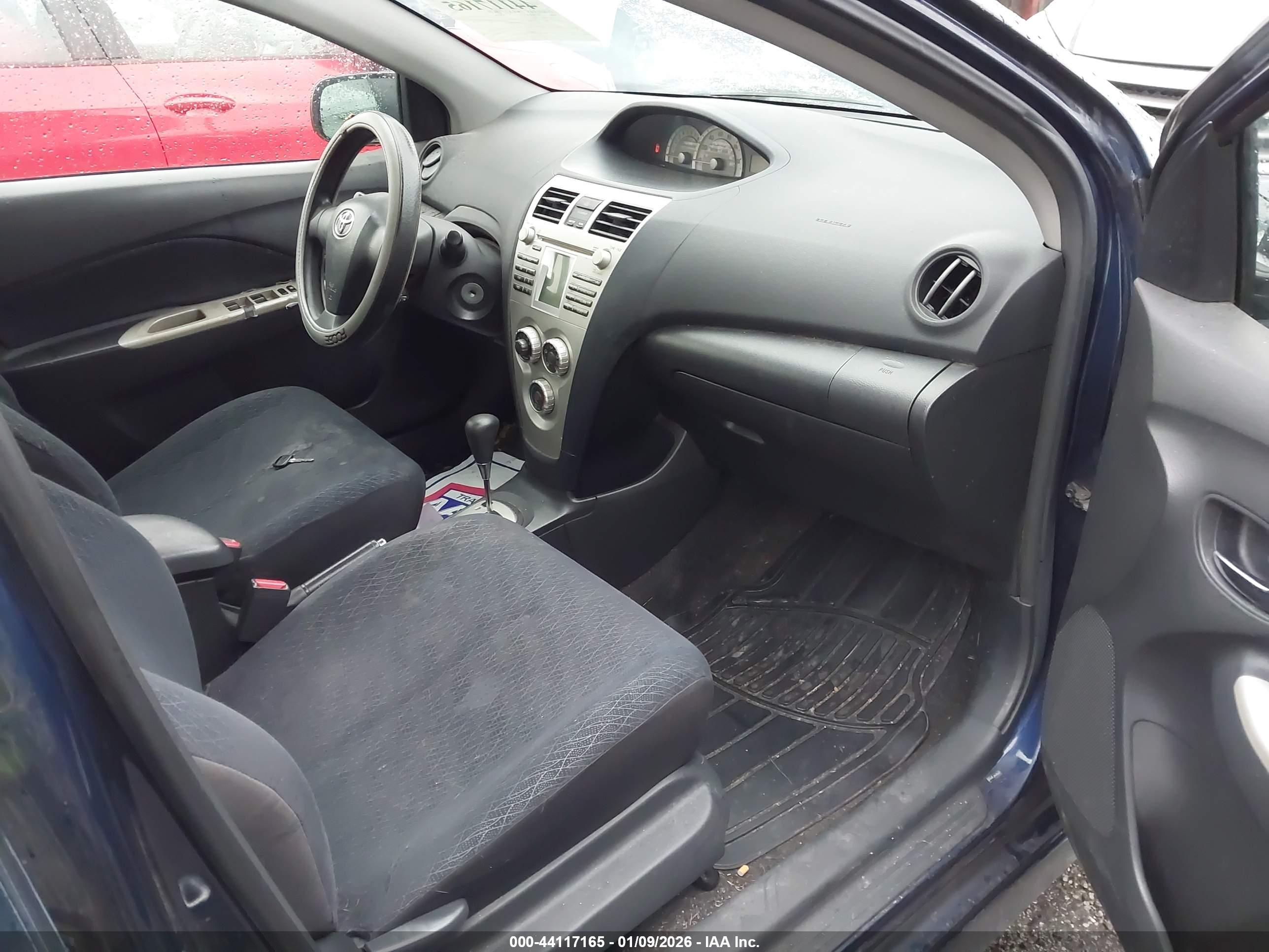 TOYOTA YARIS image 5
