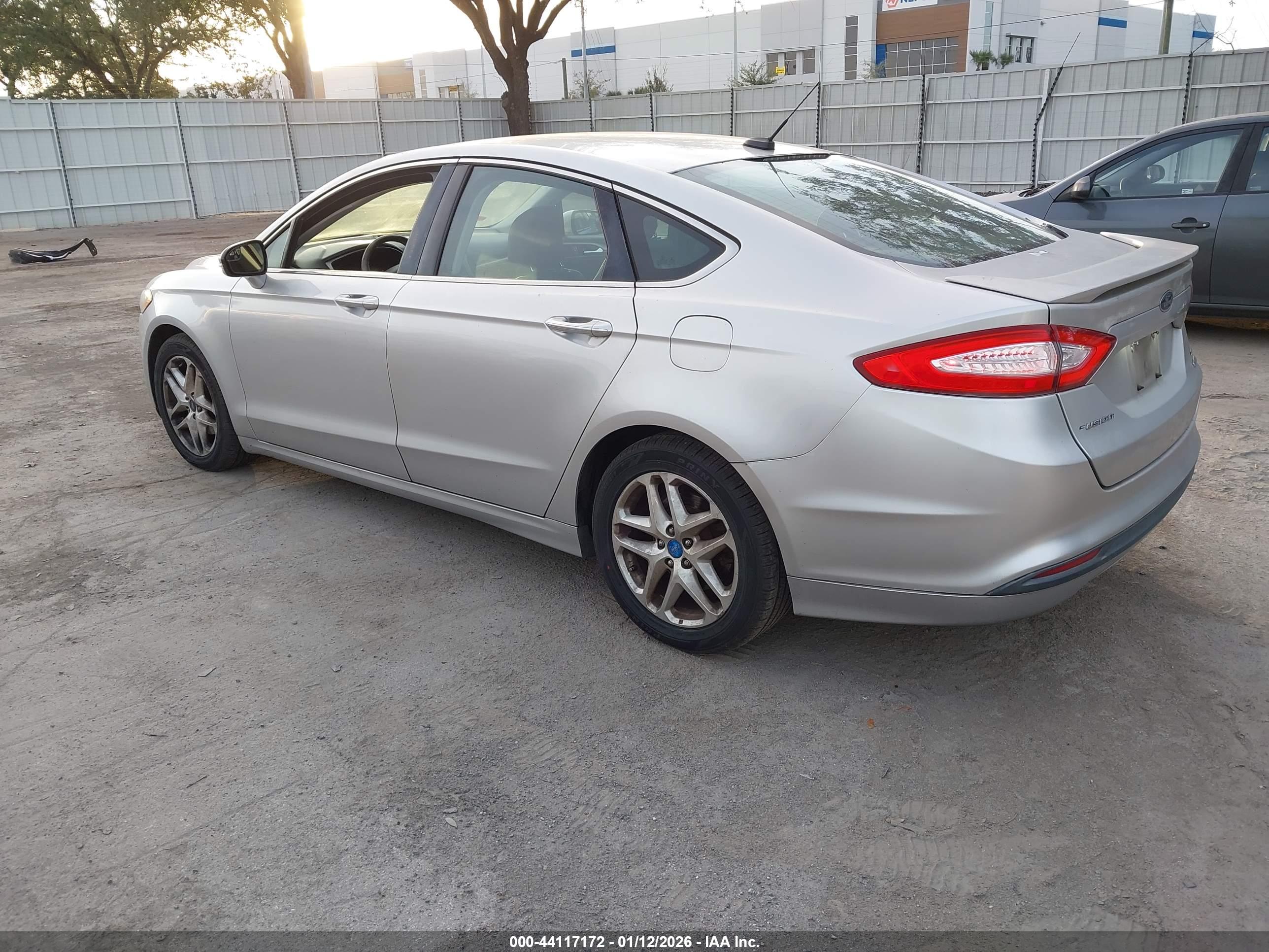 FORD FUSION image 3