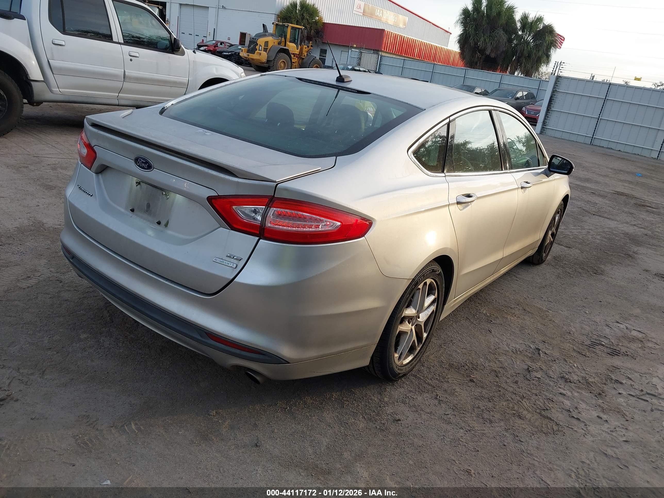 FORD FUSION image 4