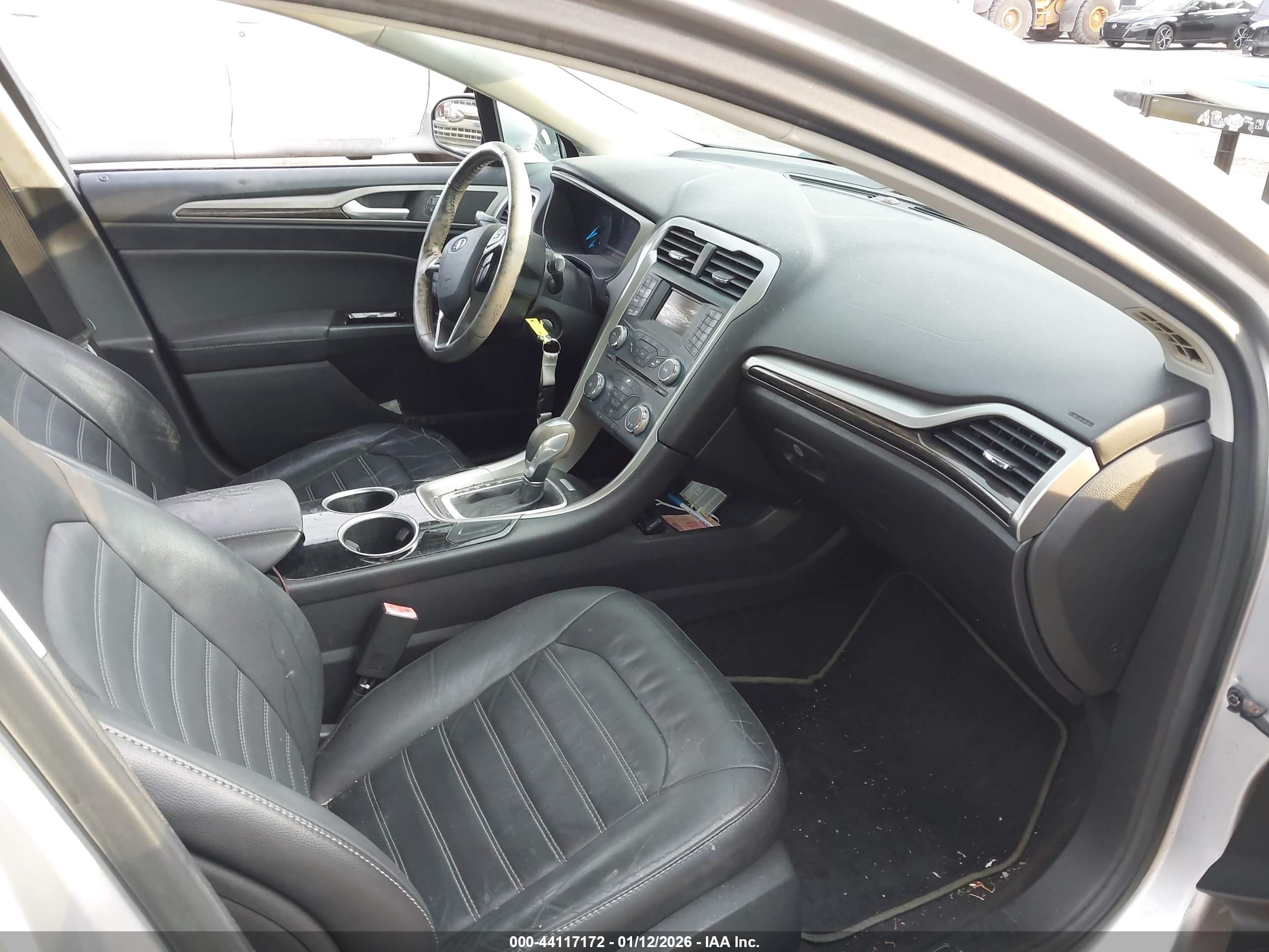 FORD FUSION image 5