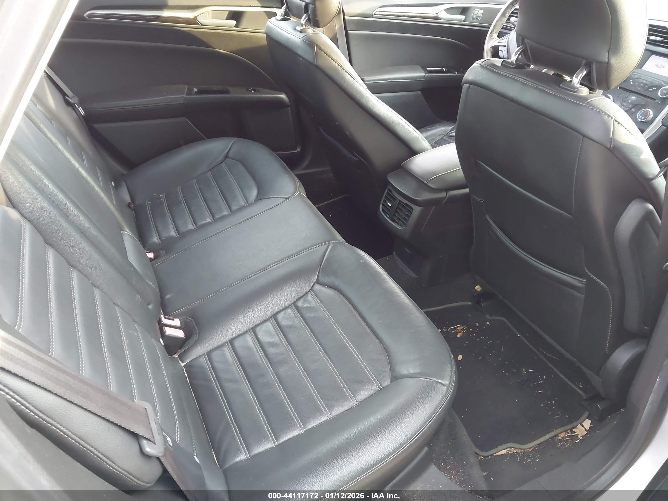 FORD FUSION image 8