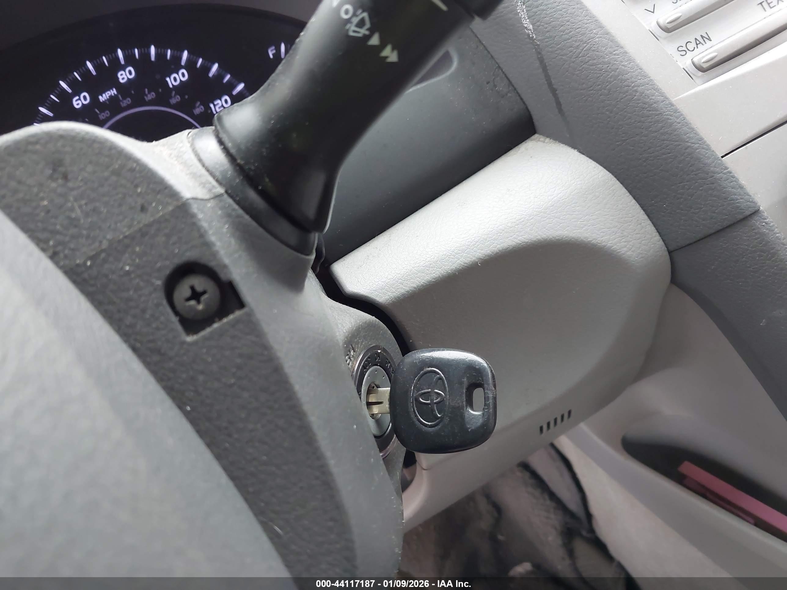 TOYOTA CAMRY image 11