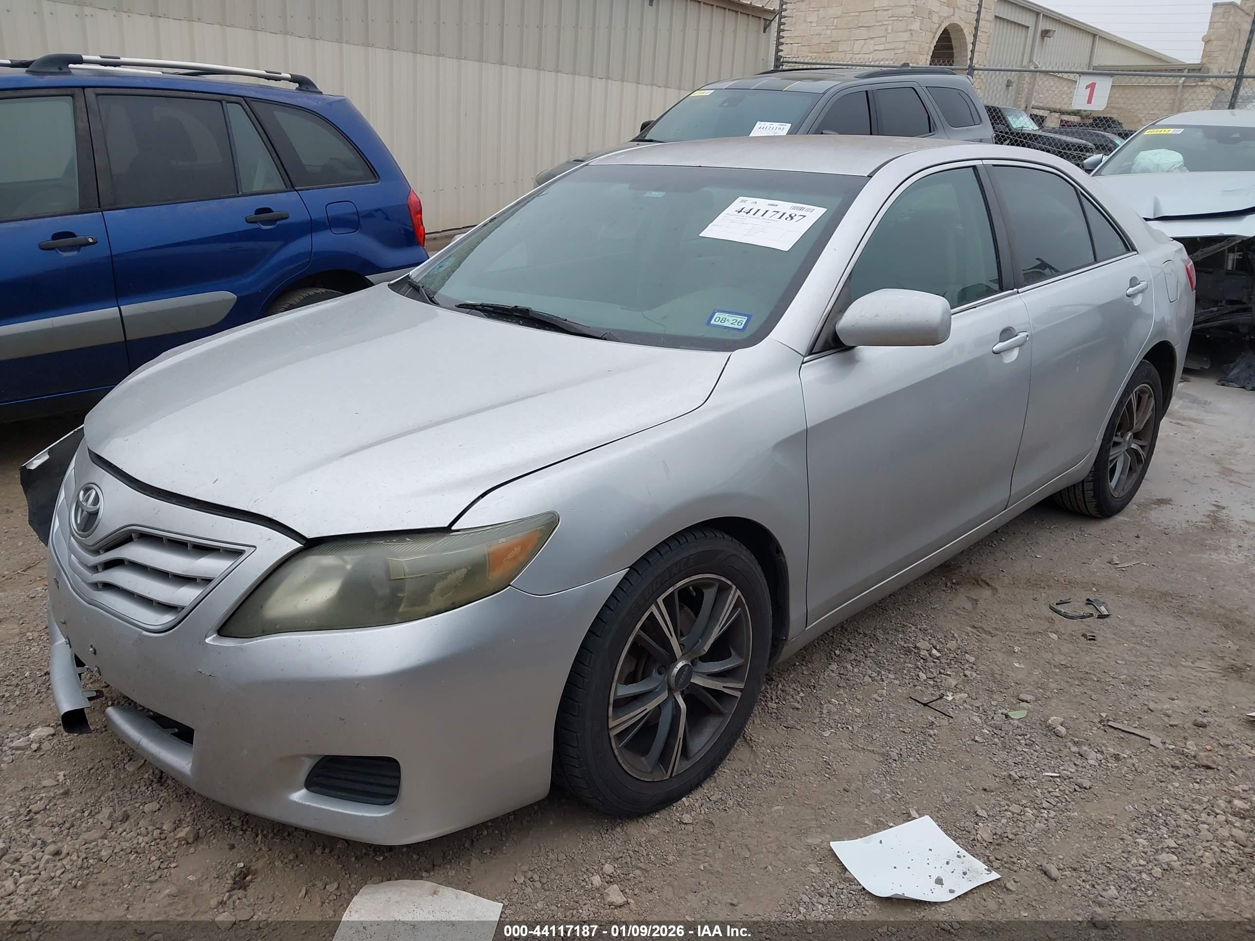 TOYOTA CAMRY image 2