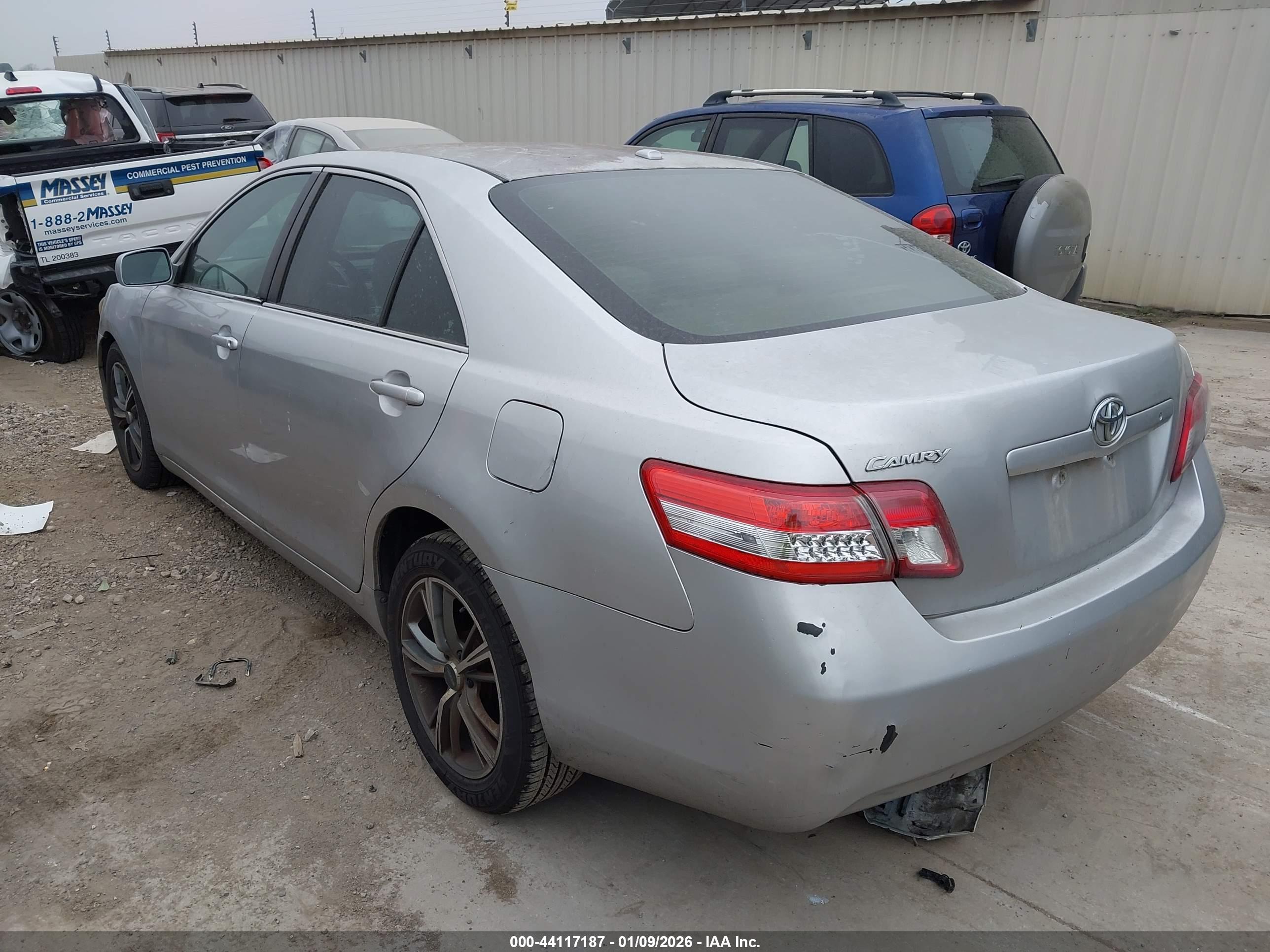 TOYOTA CAMRY image 3