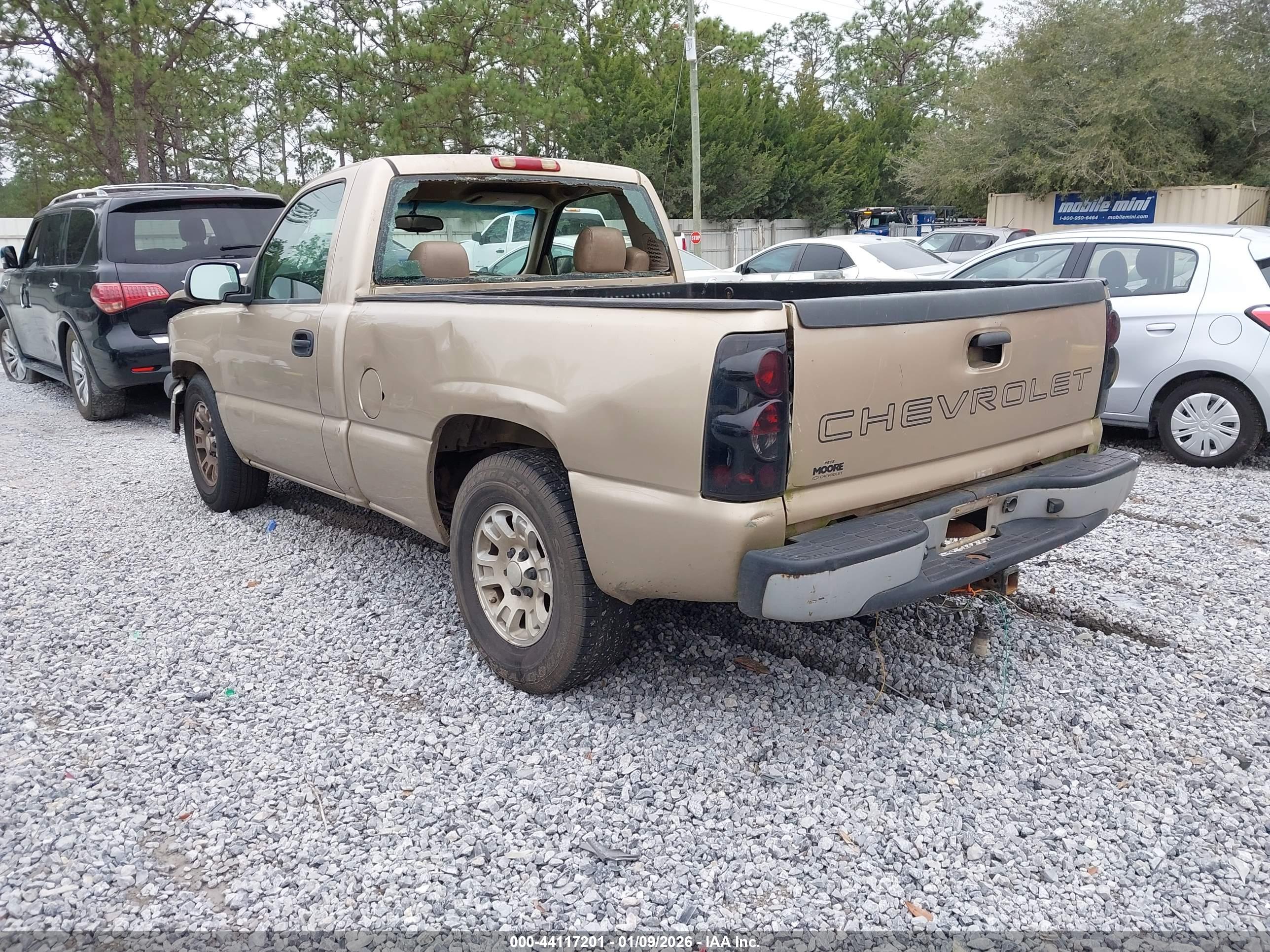 CHEVROLET SILVERADO image 3