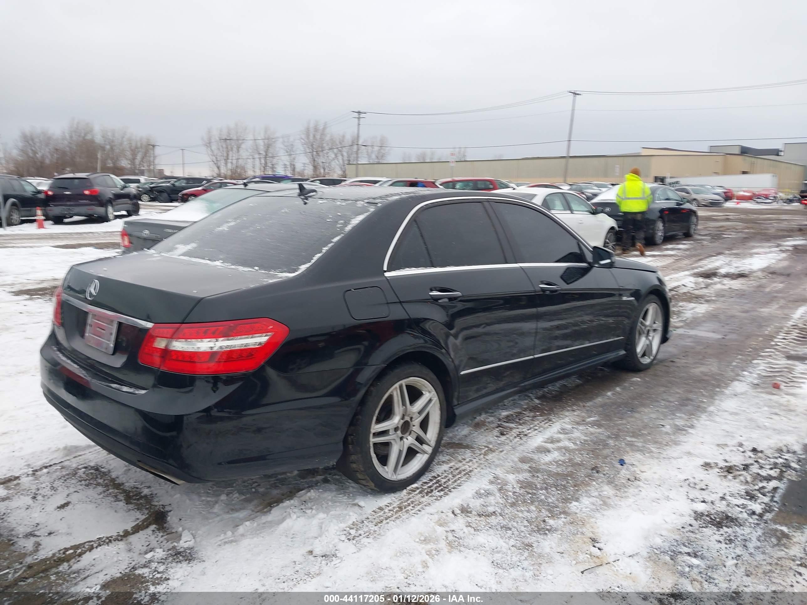 MERCEDES-BENZ E image 4