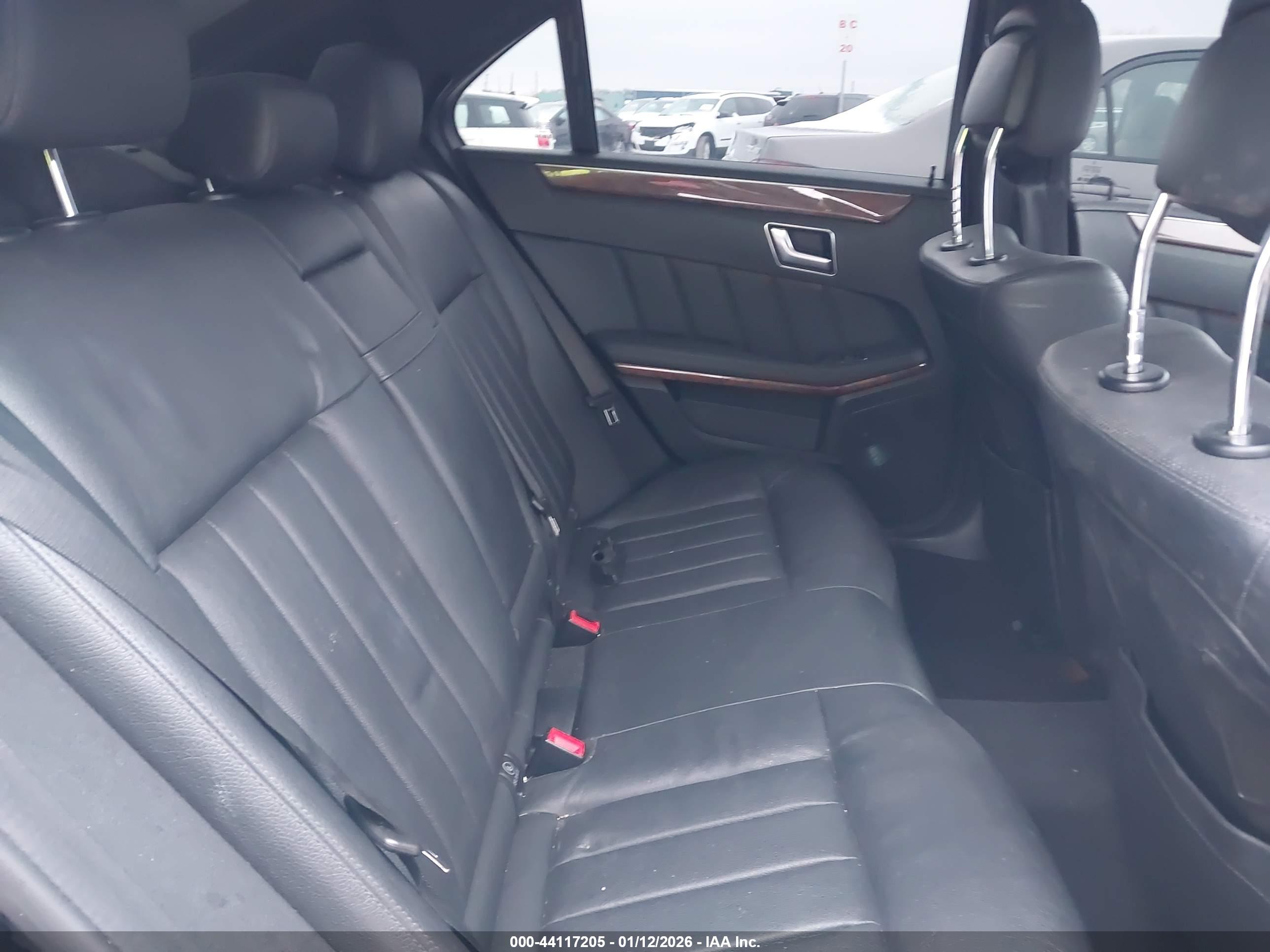 MERCEDES-BENZ E image 8