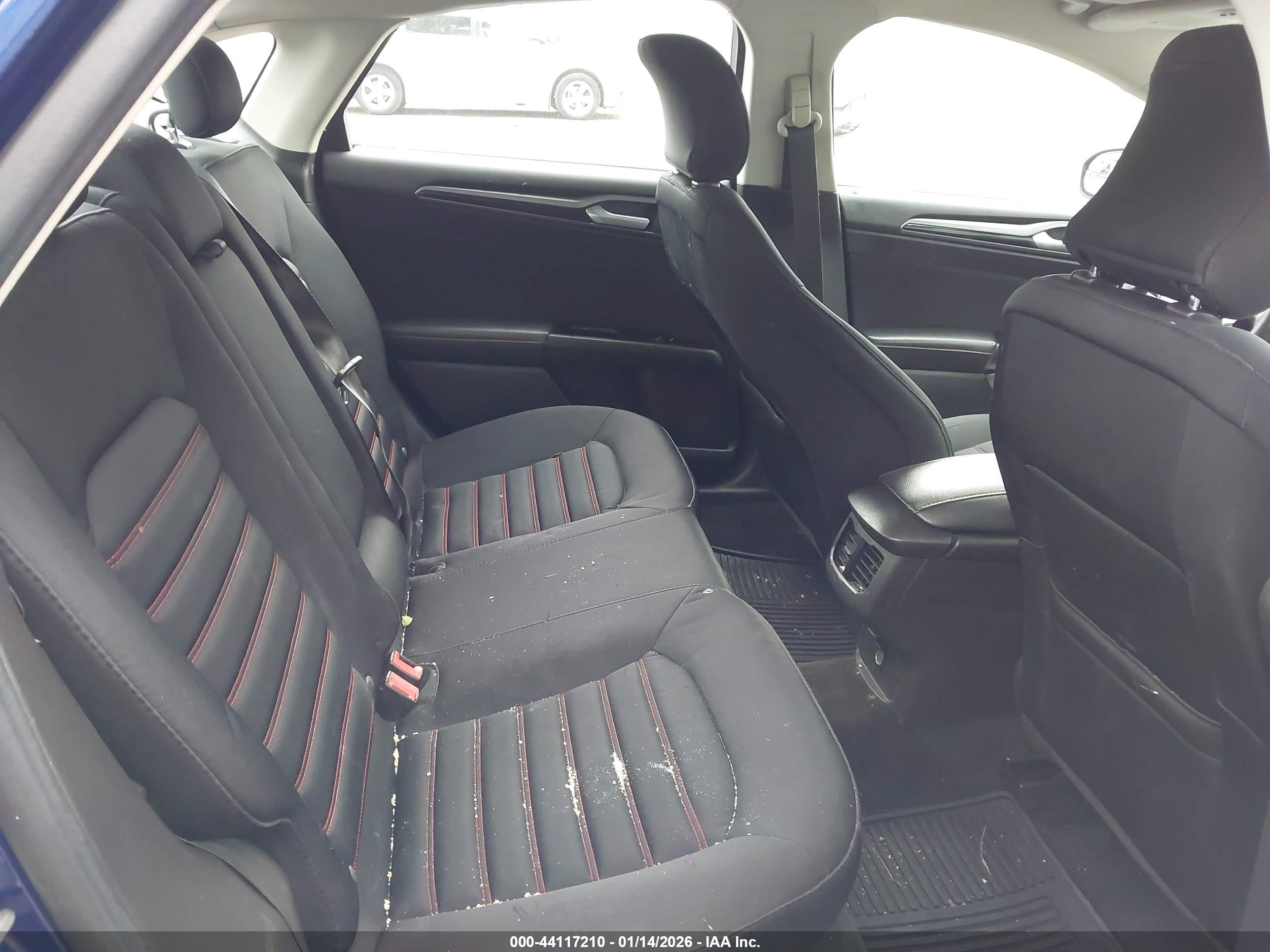 FORD FUSION image 8