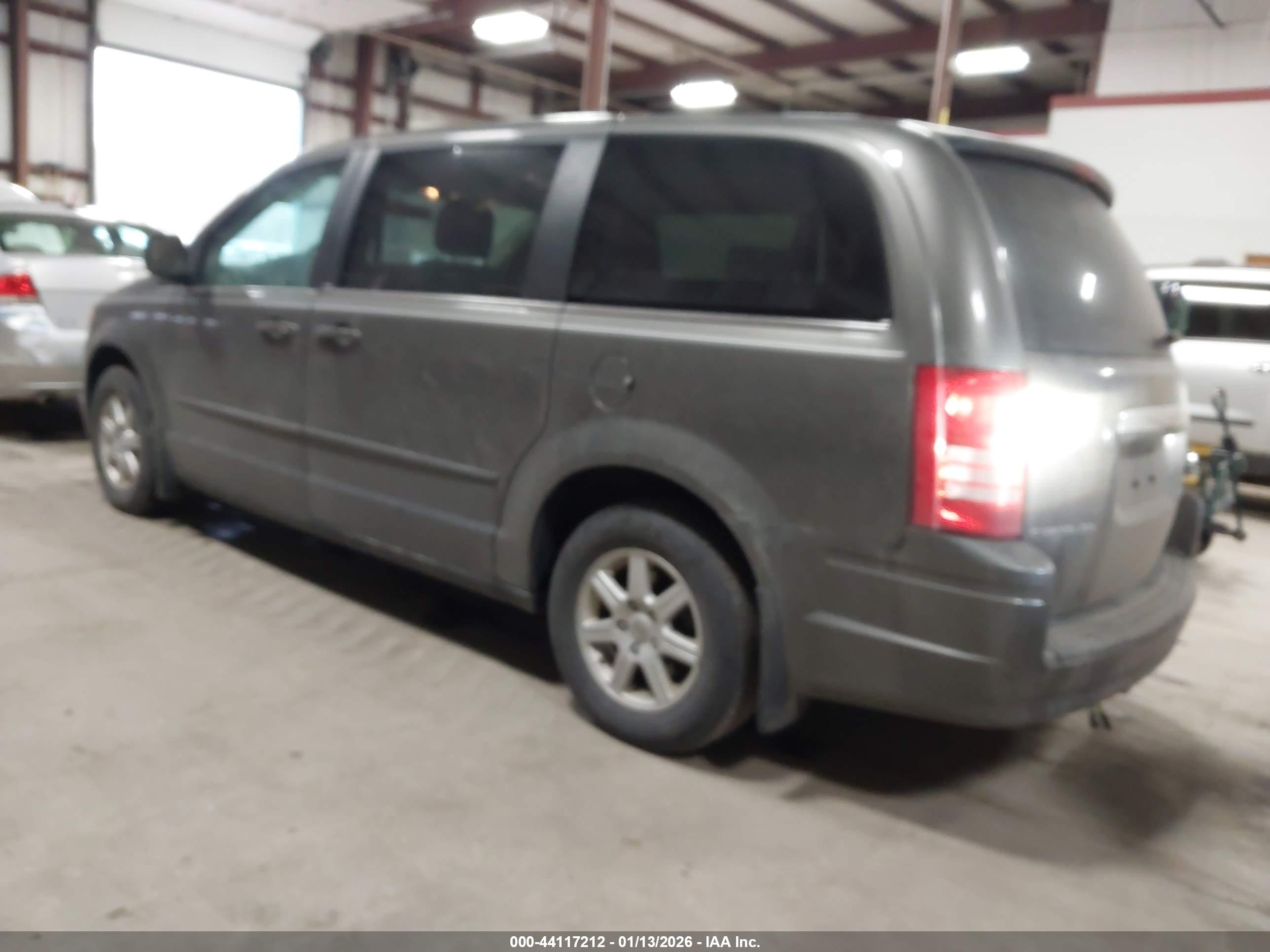 CHRYSLER TOWN image 3