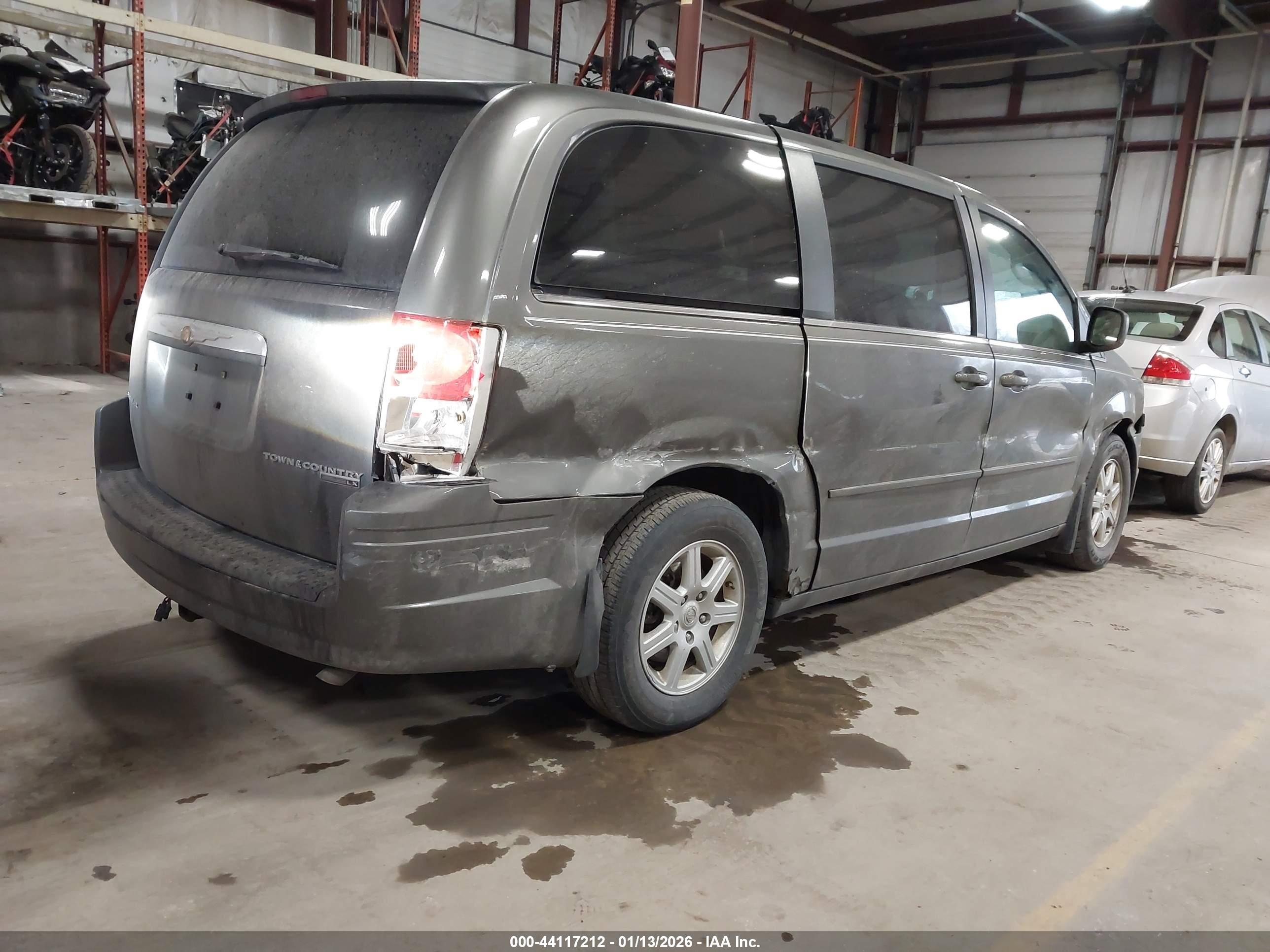 CHRYSLER TOWN image 4